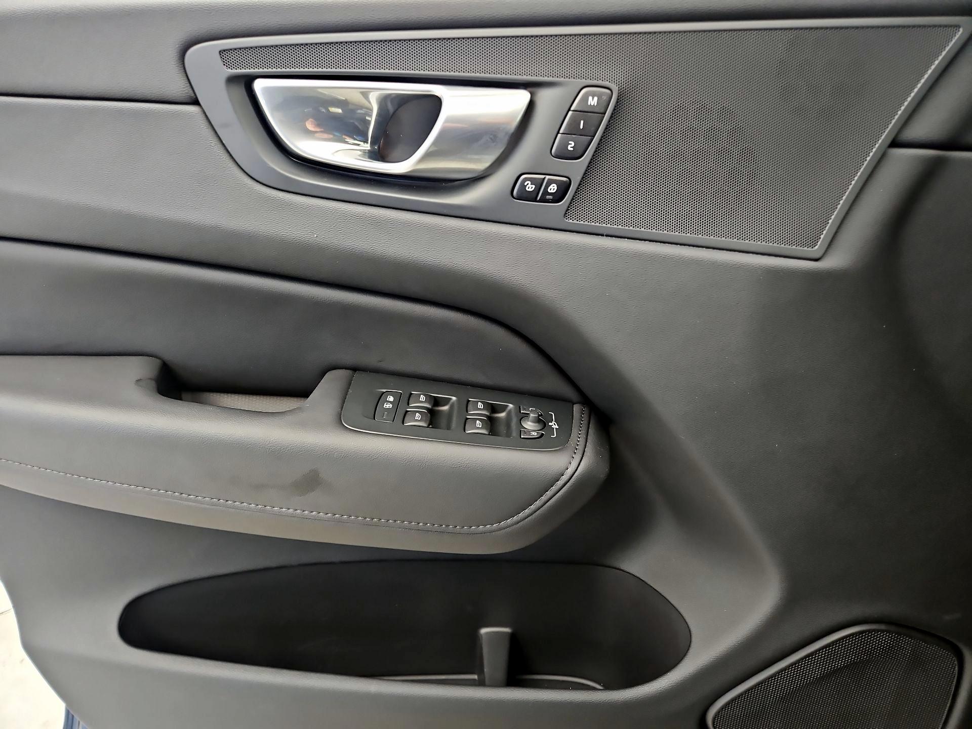 Thumbnail: 2023 Volvo XC60 - 12