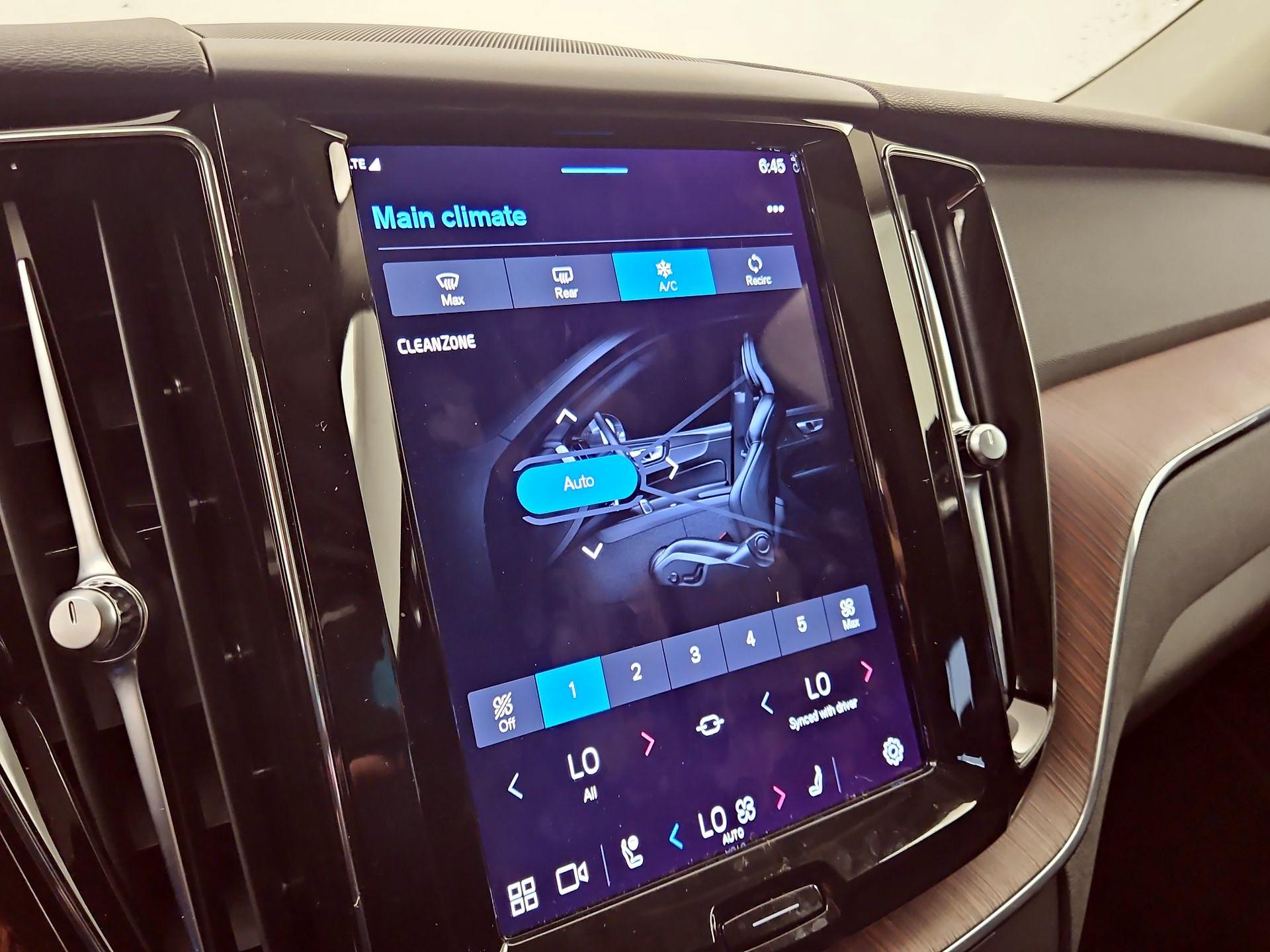 Thumbnail: 2023 Volvo XC60 - 16