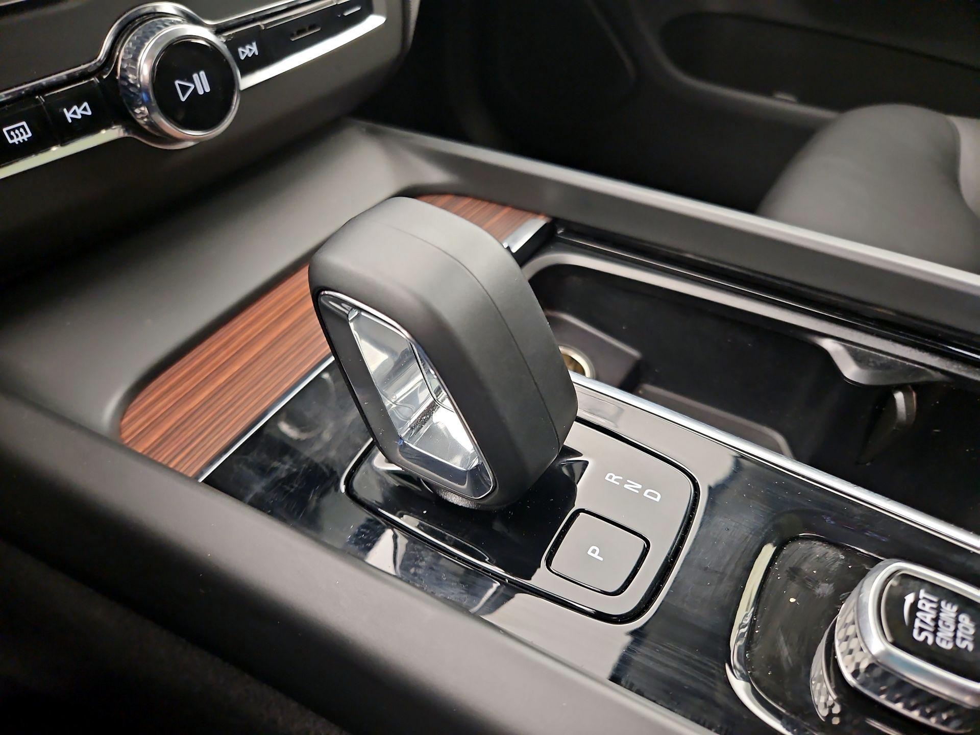 Thumbnail: 2023 Volvo XC60 - 17