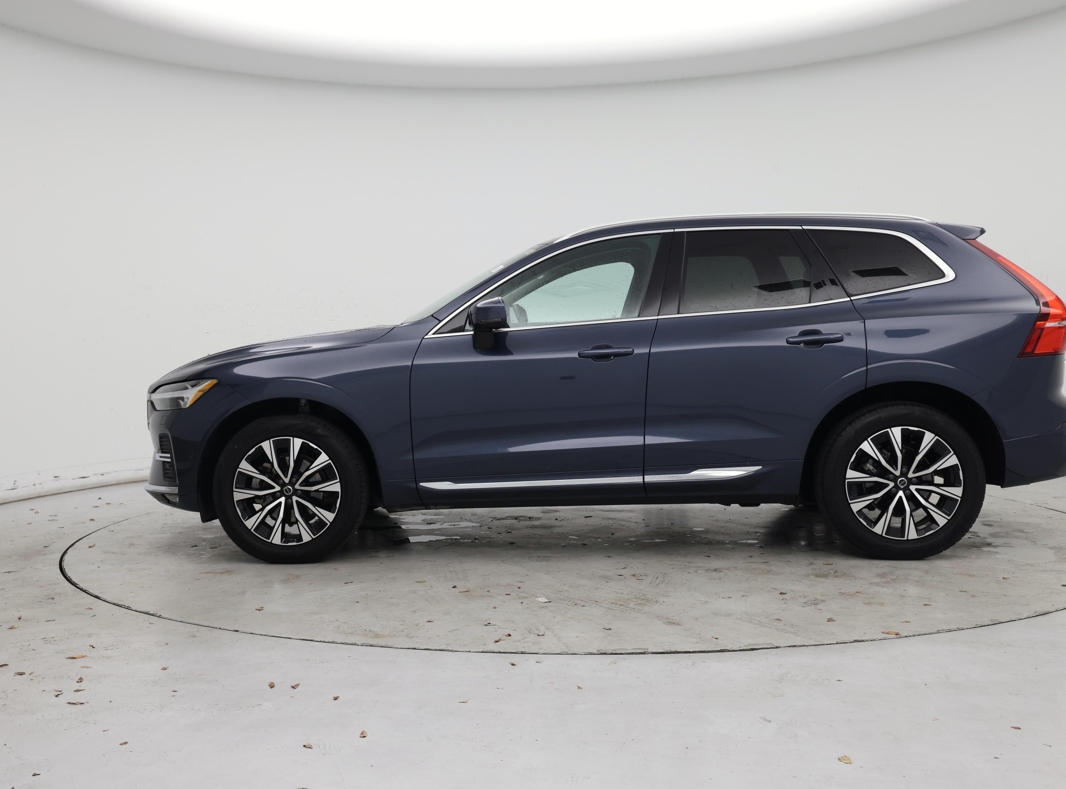 Thumbnail: 2023 Volvo XC60 - 3