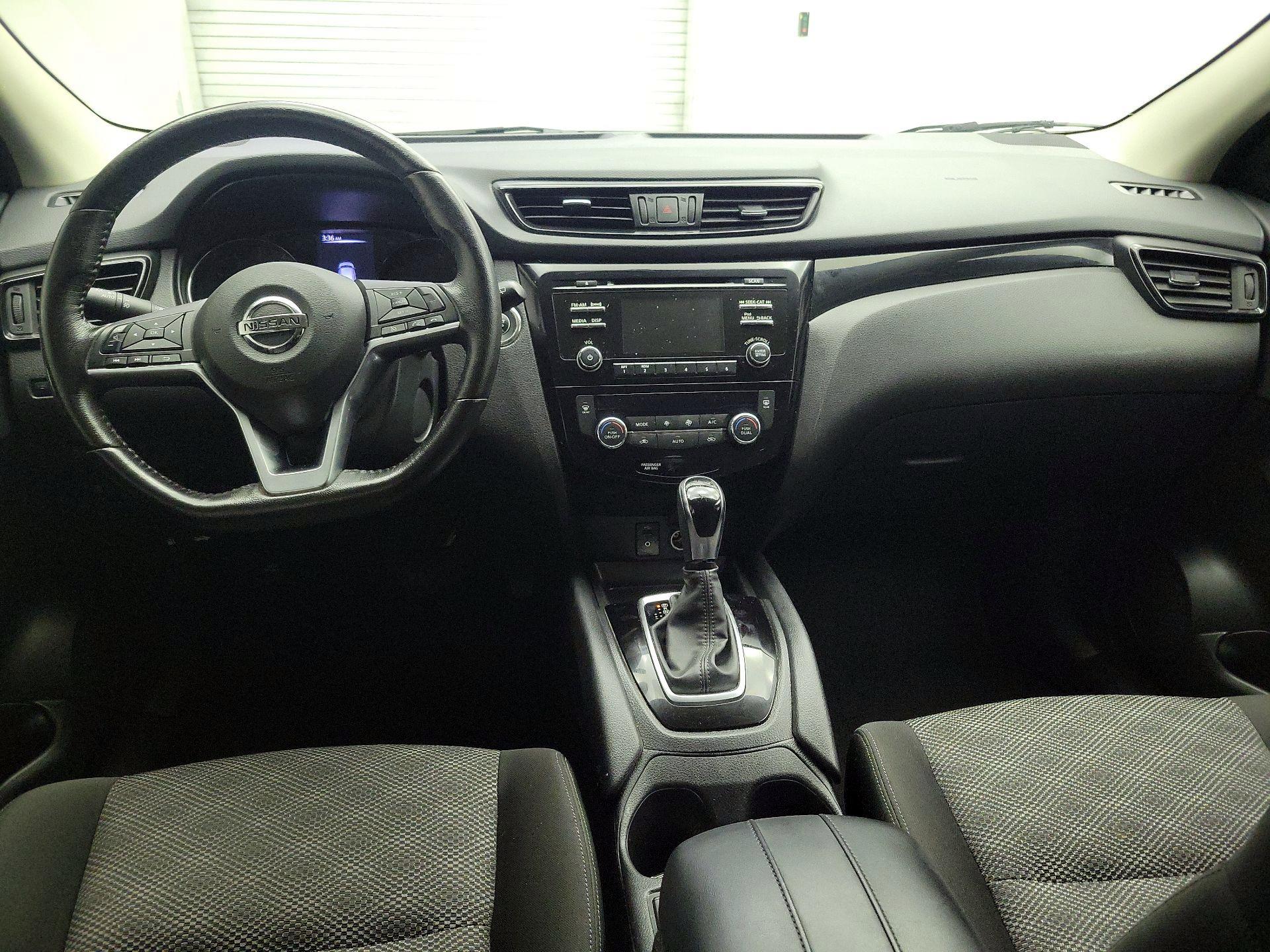 Thumbnail: 2018 Nissan Rogue Sport - 9