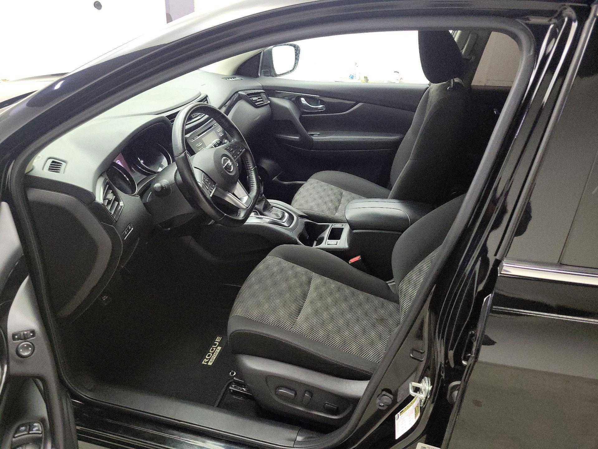 Thumbnail: 2018 Nissan Rogue Sport - 11