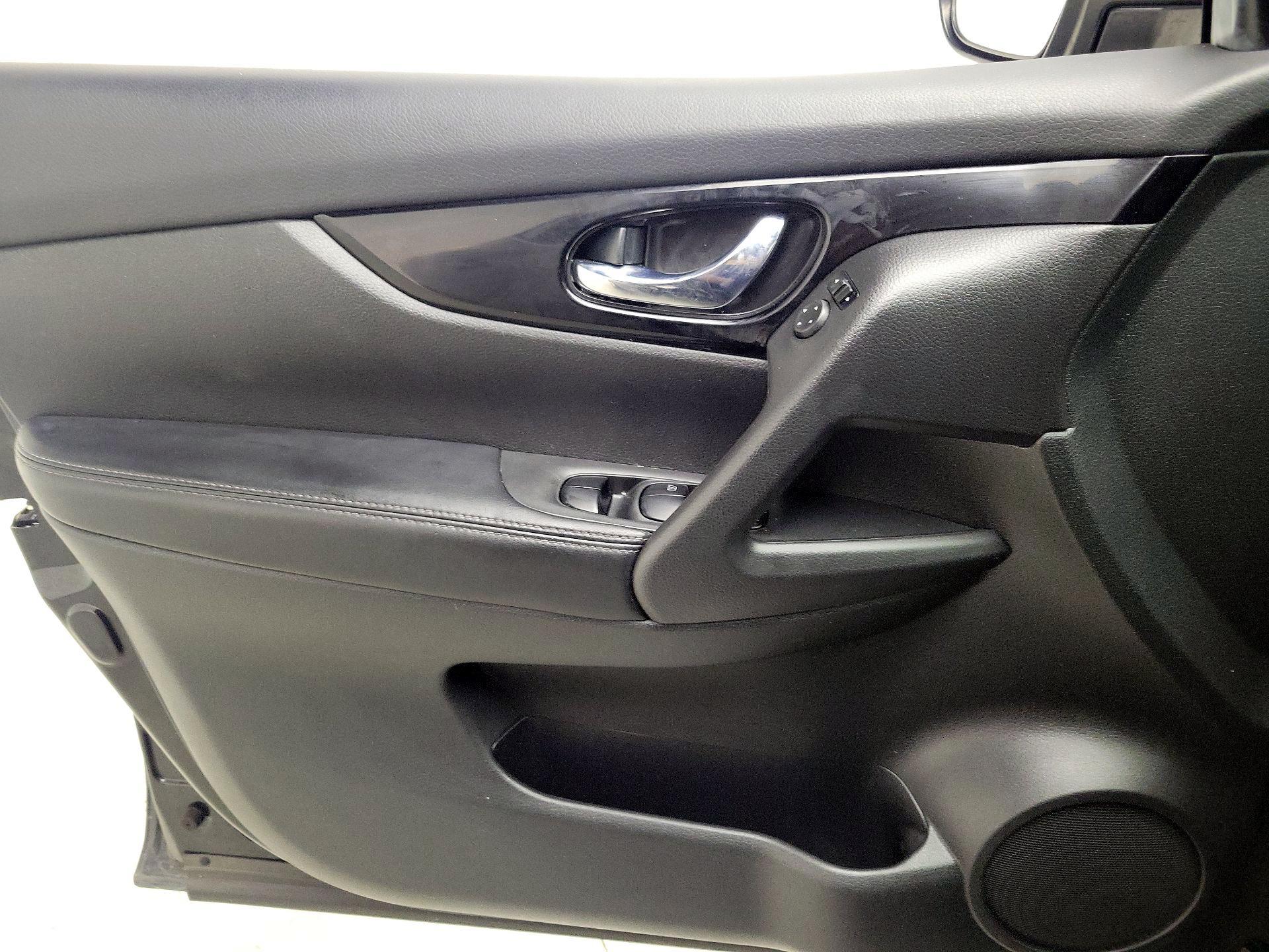 Thumbnail: 2018 Nissan Rogue Sport - 12