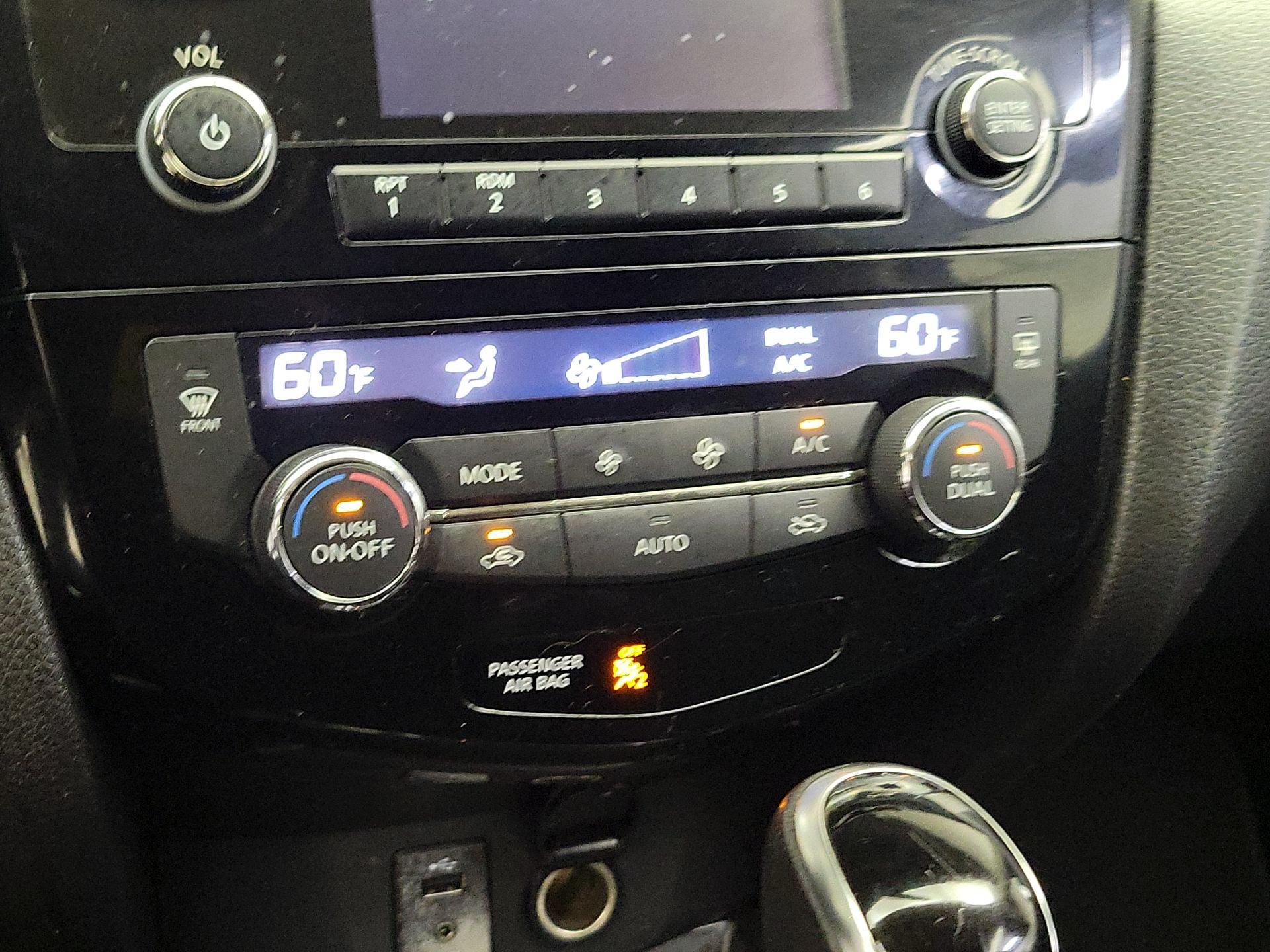 Thumbnail: 2018 Nissan Rogue Sport - 16