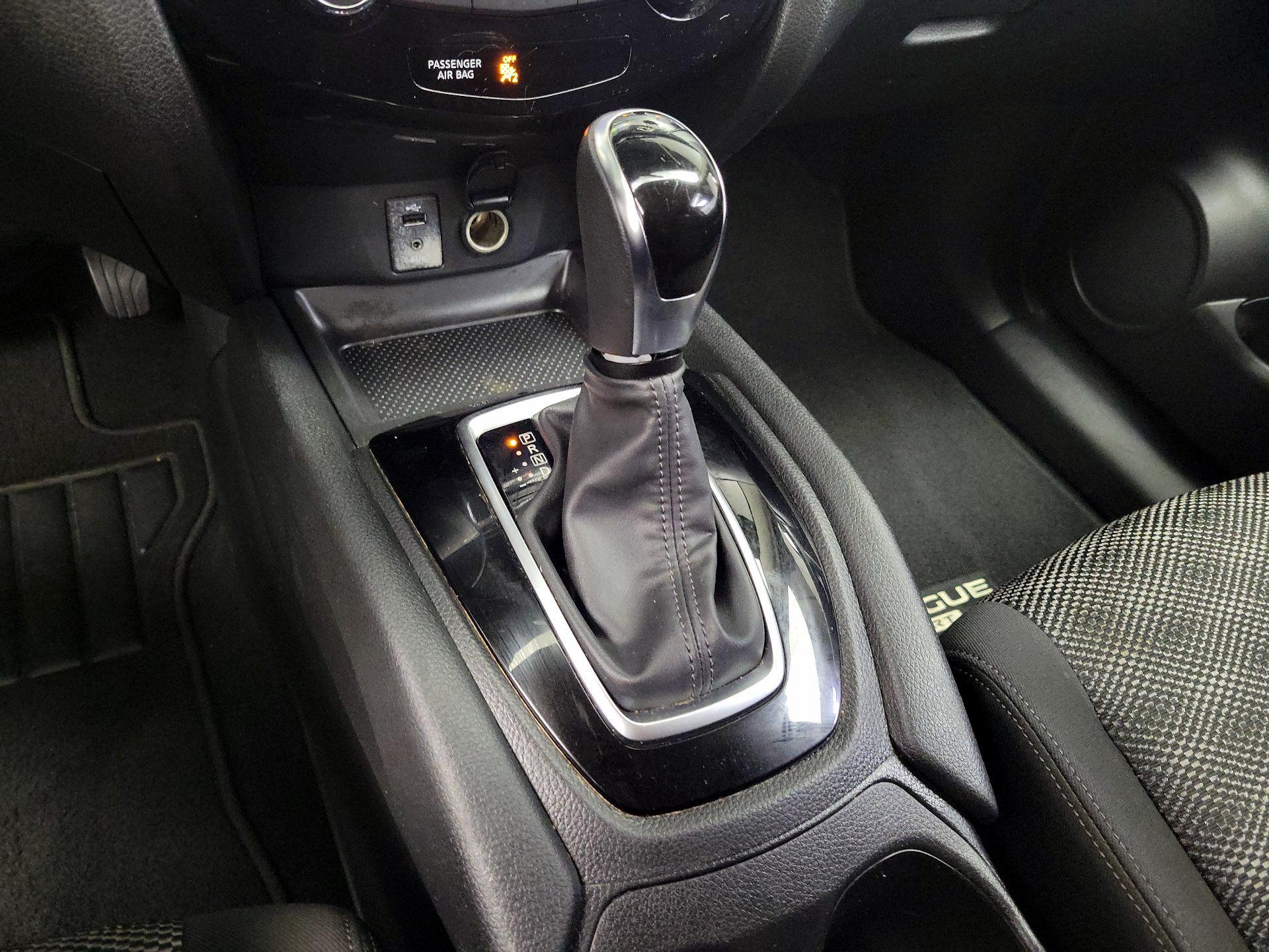 Thumbnail: 2018 Nissan Rogue Sport - 17