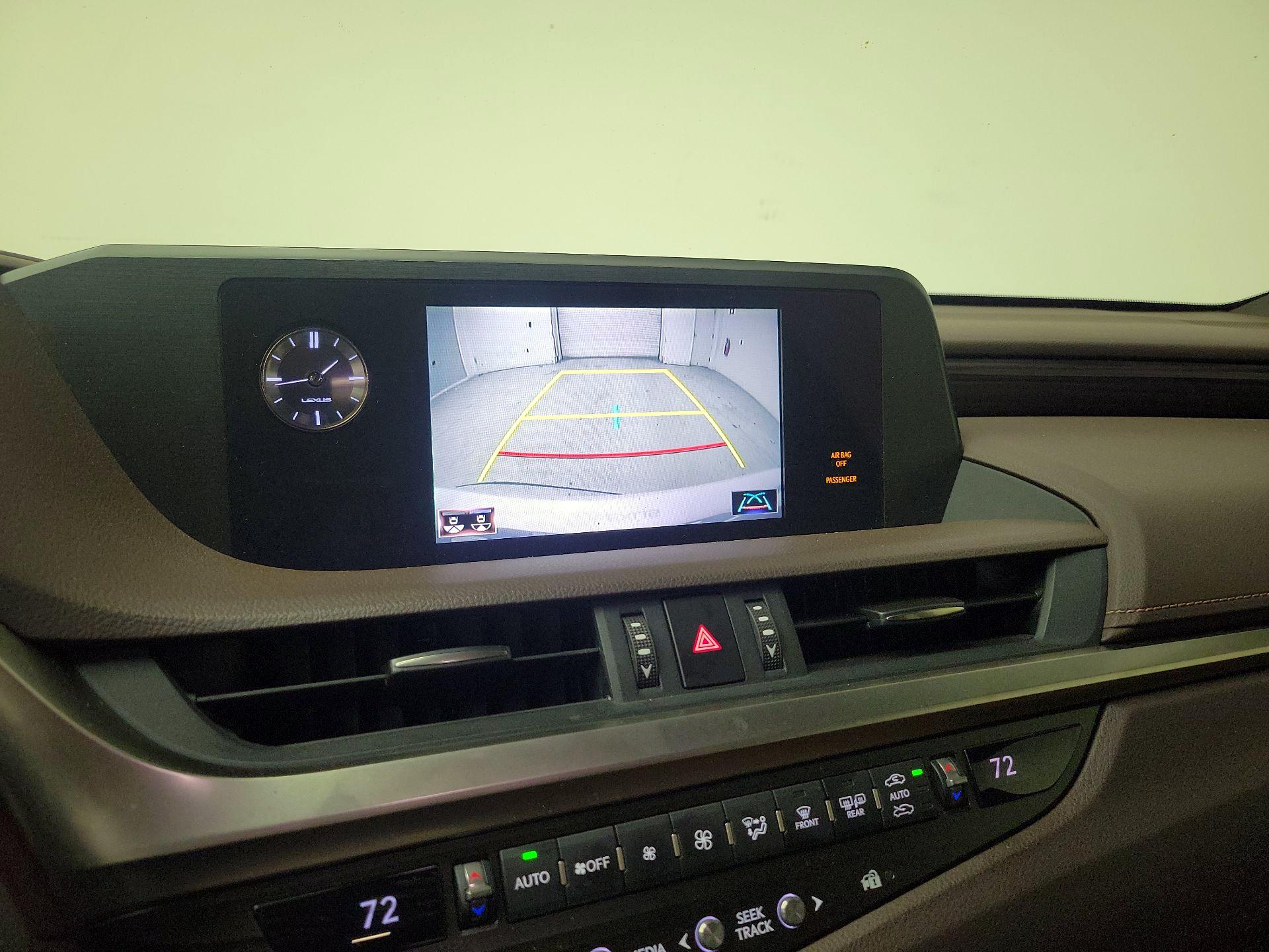 Thumbnail: 2020 Lexus ES - 14