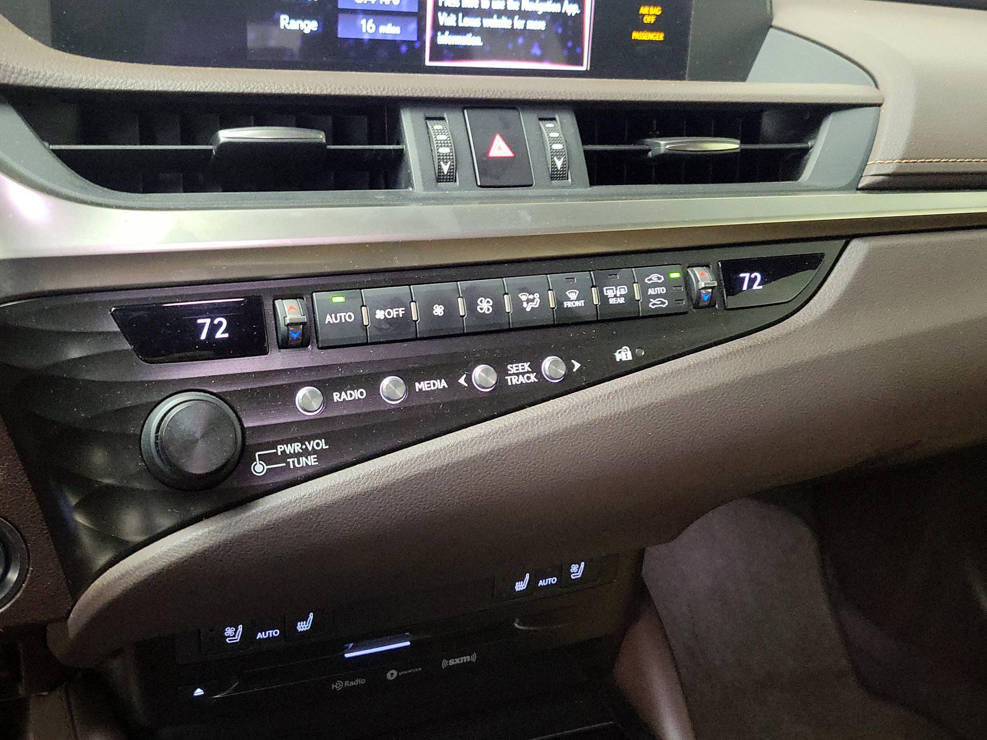 Thumbnail: 2020 Lexus ES - 16