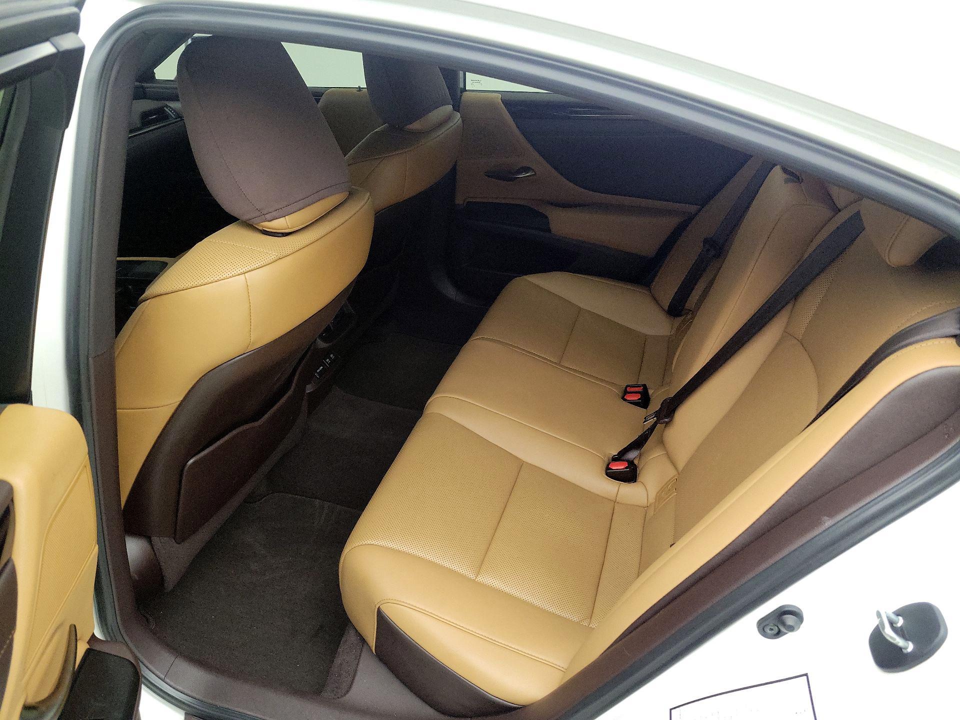 Thumbnail: 2020 Lexus ES - 18