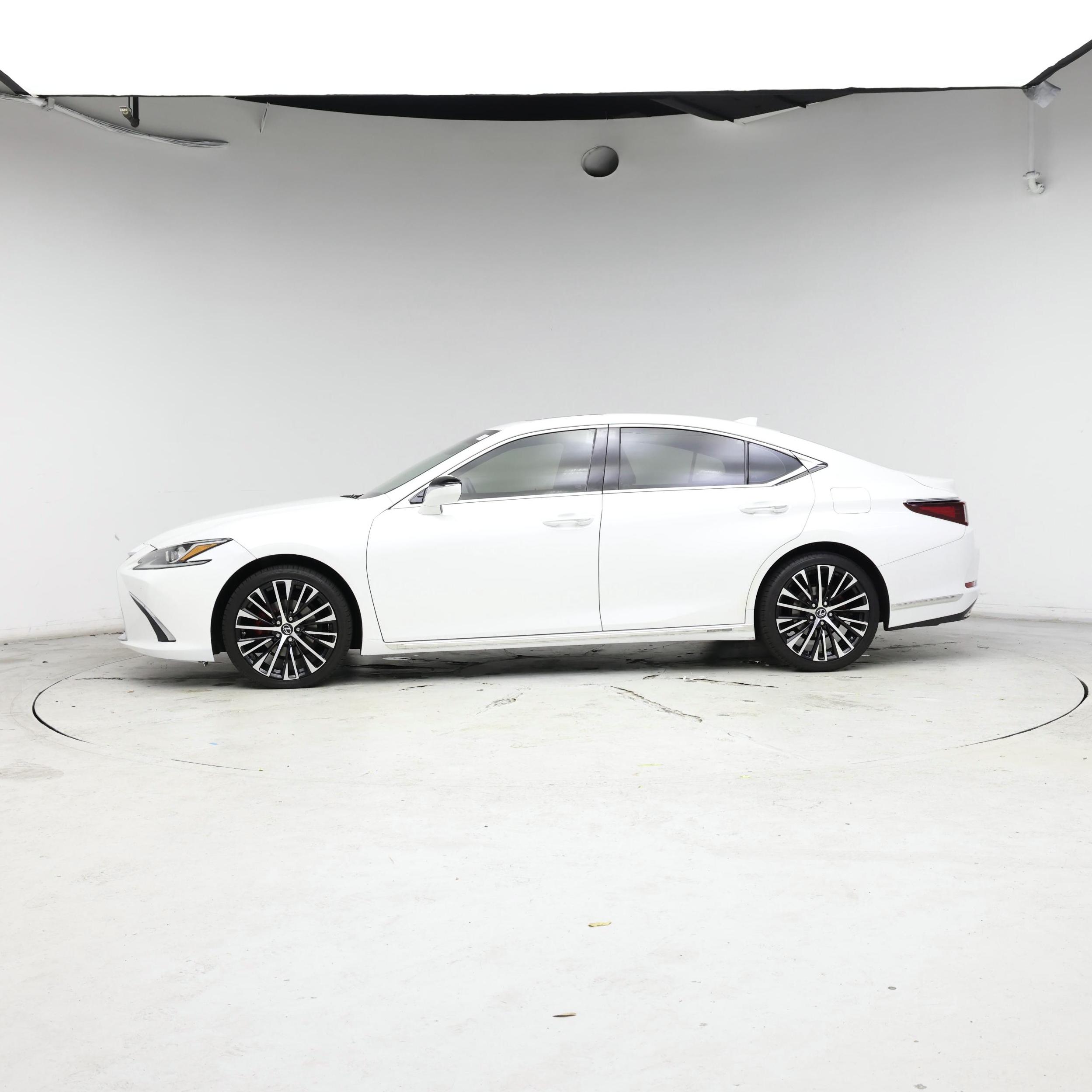 Thumbnail: 2020 Lexus ES - 3