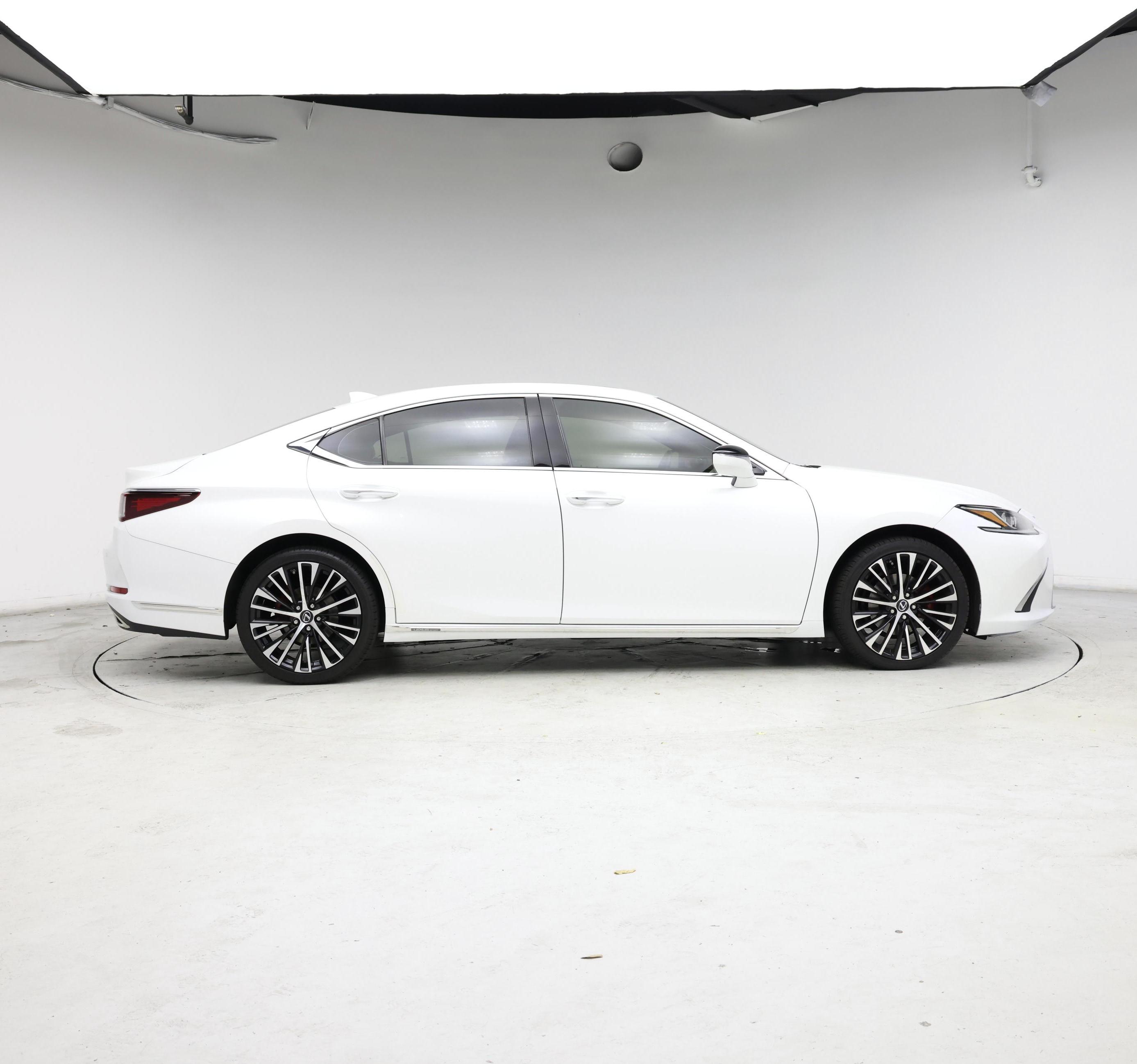 Thumbnail: 2020 Lexus ES - 7