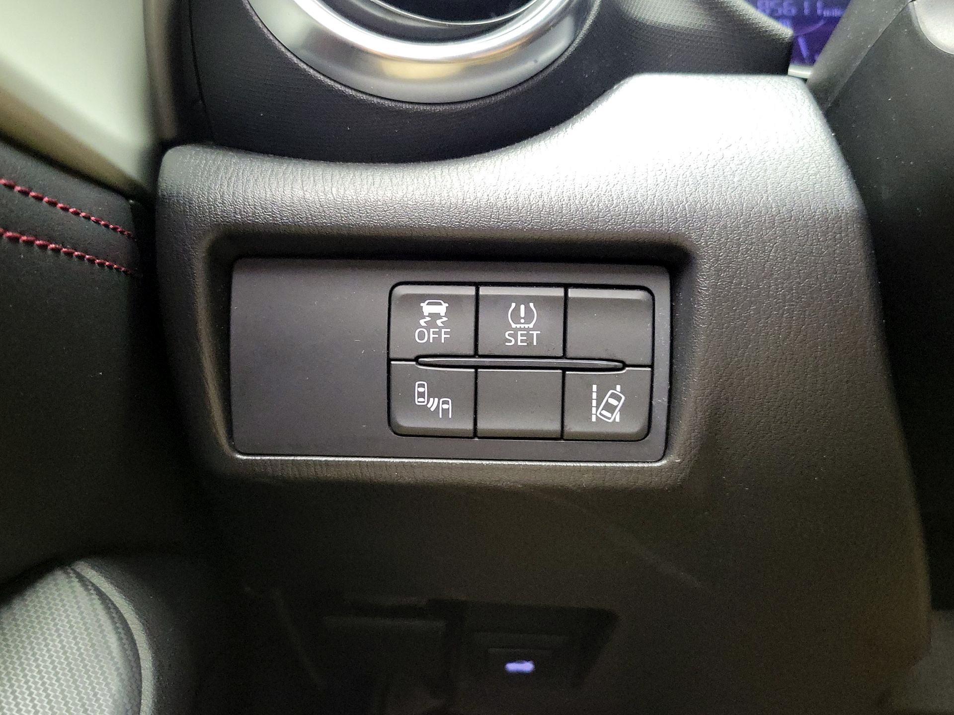 Thumbnail: 2016 Mazda MX-5 Miata - 13