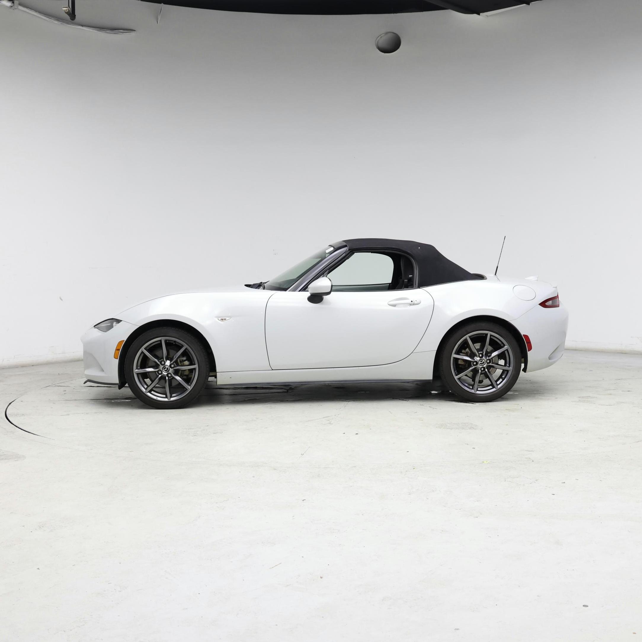 Thumbnail: 2016 Mazda MX-5 Miata - 3