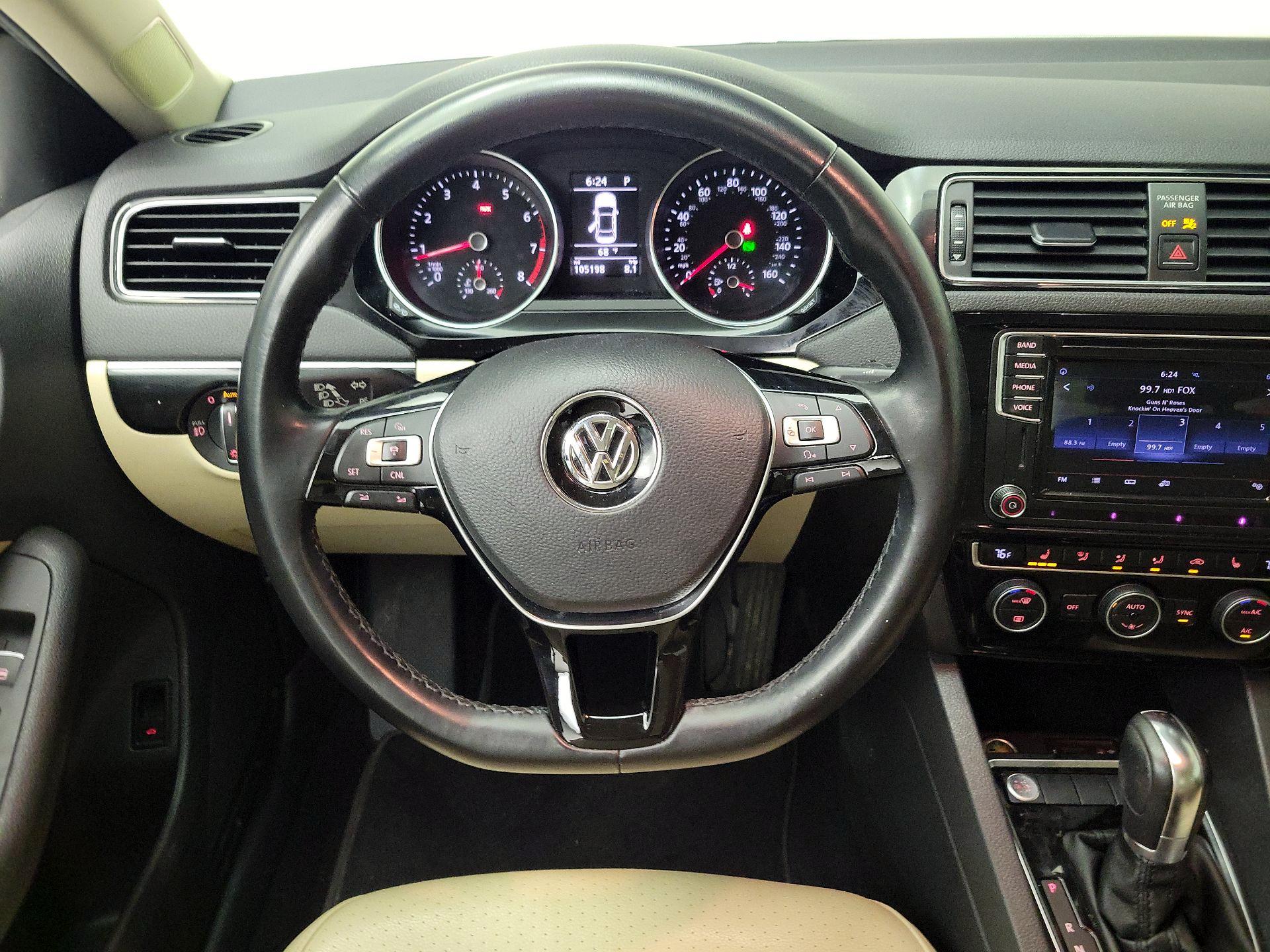 Thumbnail: 2017 Volkswagen Jetta - 10
