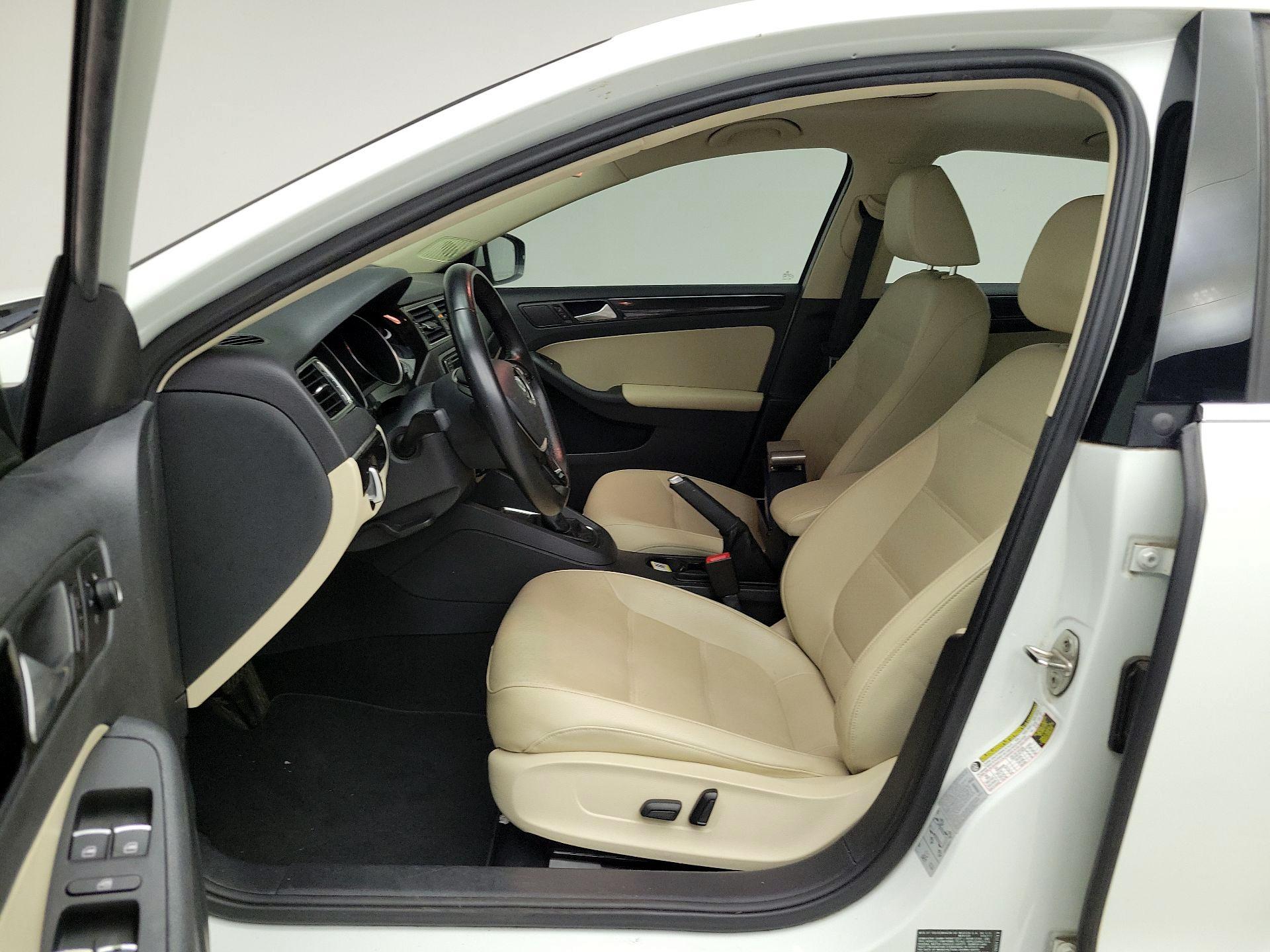 Thumbnail: 2017 Volkswagen Jetta - 11