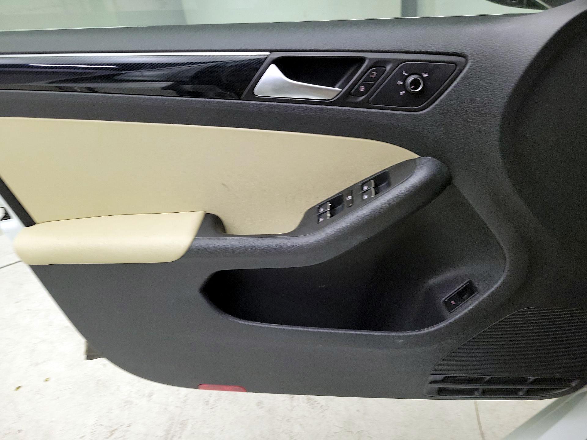 Thumbnail: 2017 Volkswagen Jetta - 12