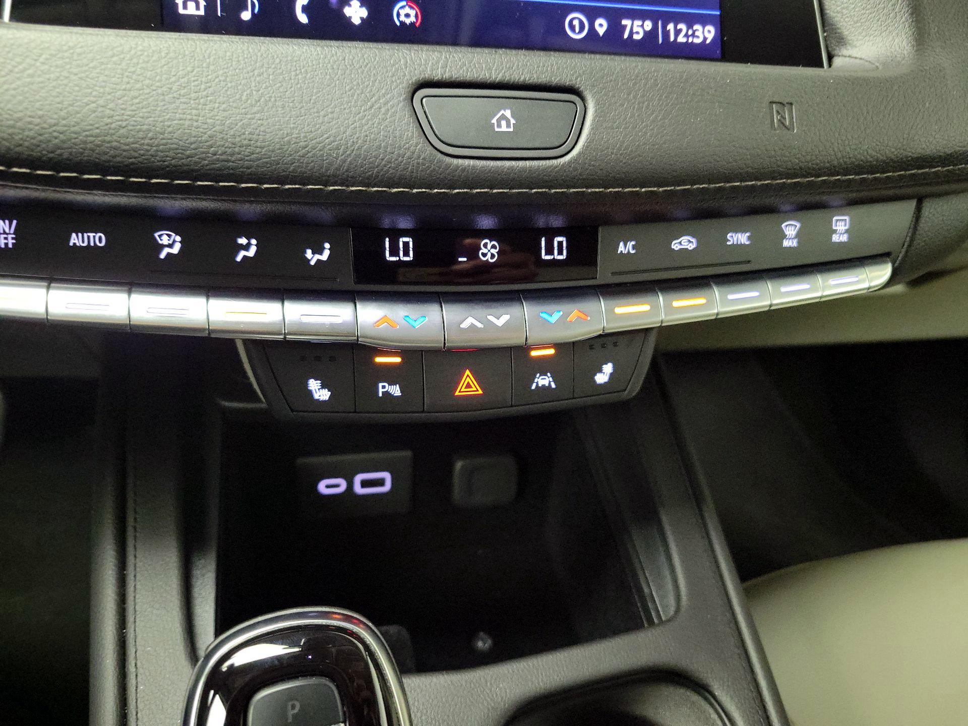 Thumbnail: 2021 Cadillac XT4 - 15