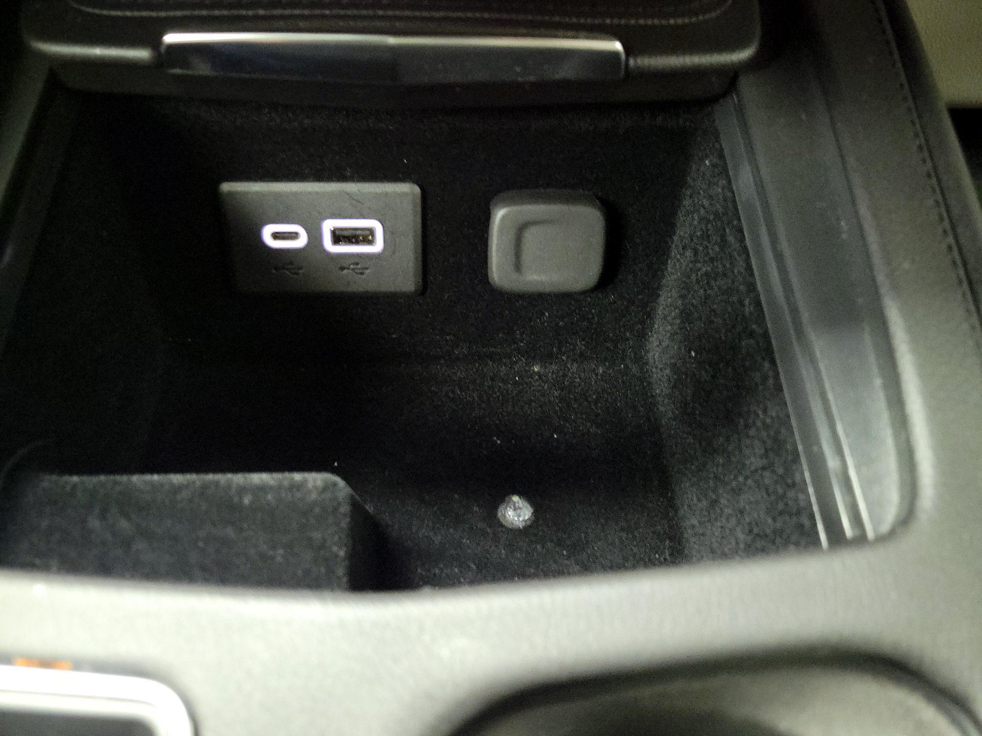 Thumbnail: 2021 Cadillac XT4 - 17