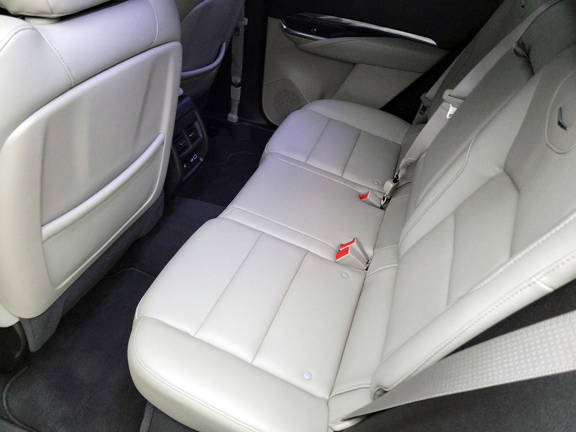 Thumbnail: 2021 Cadillac XT4 - 18