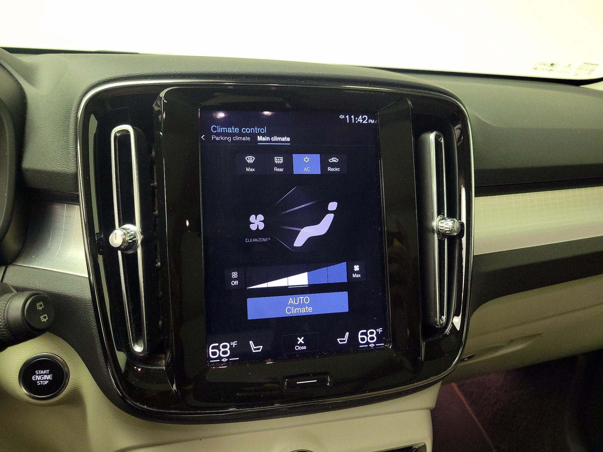 Thumbnail: 2019 Volvo XC40 - 16