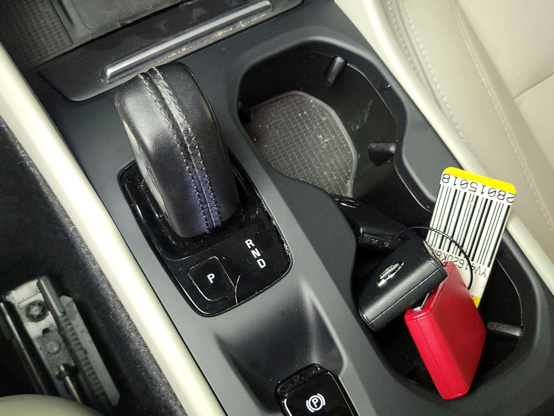 Thumbnail: 2019 Volvo XC40 - 17