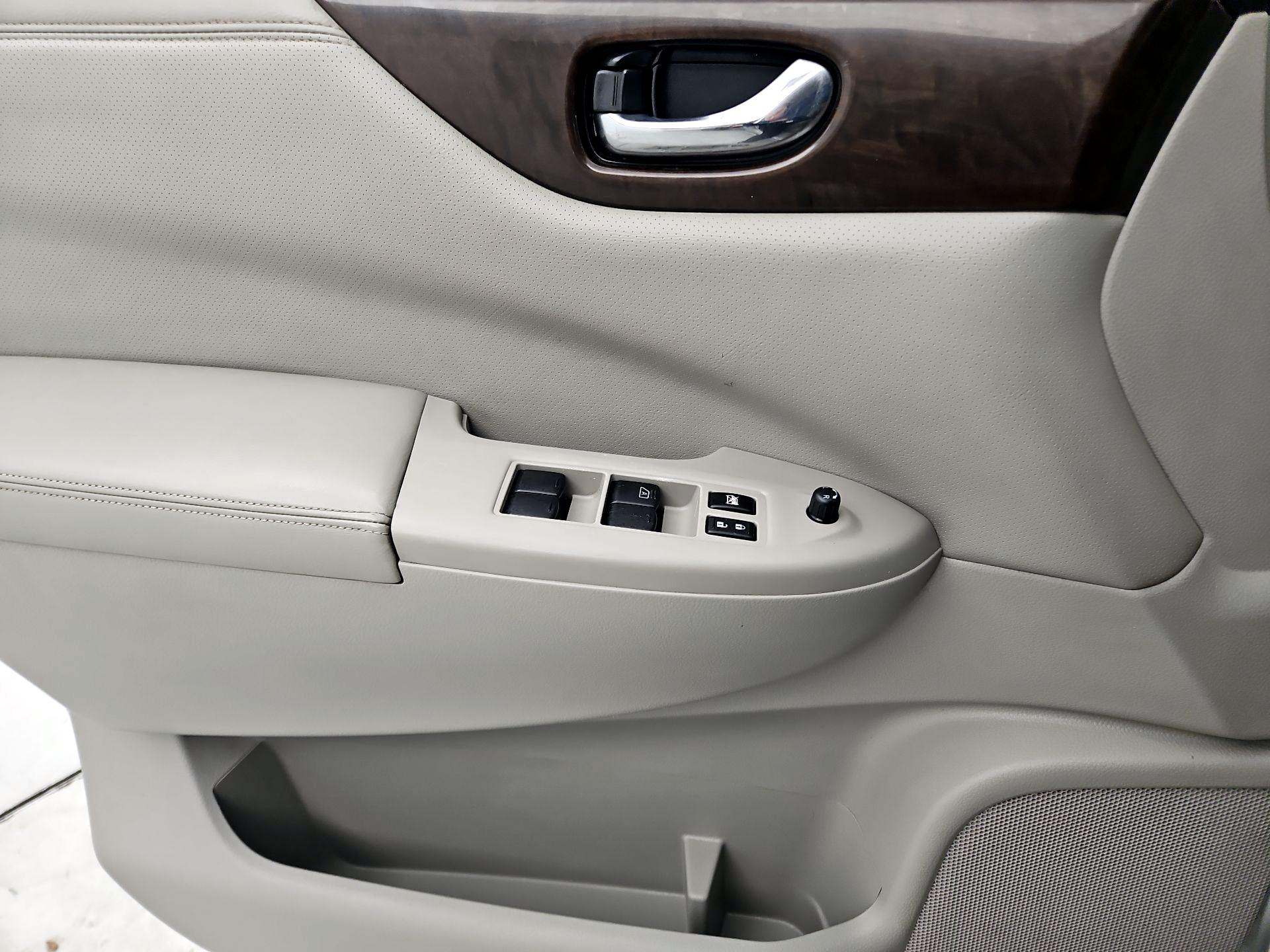 Thumbnail: 2016 Nissan Quest - 12