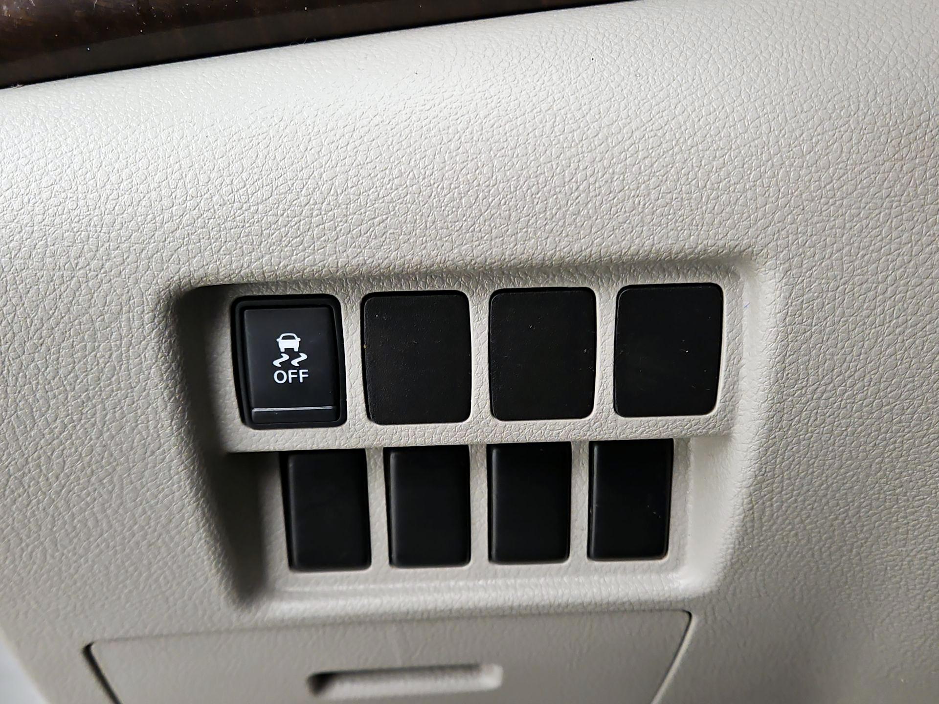 Thumbnail: 2016 Nissan Quest - 13