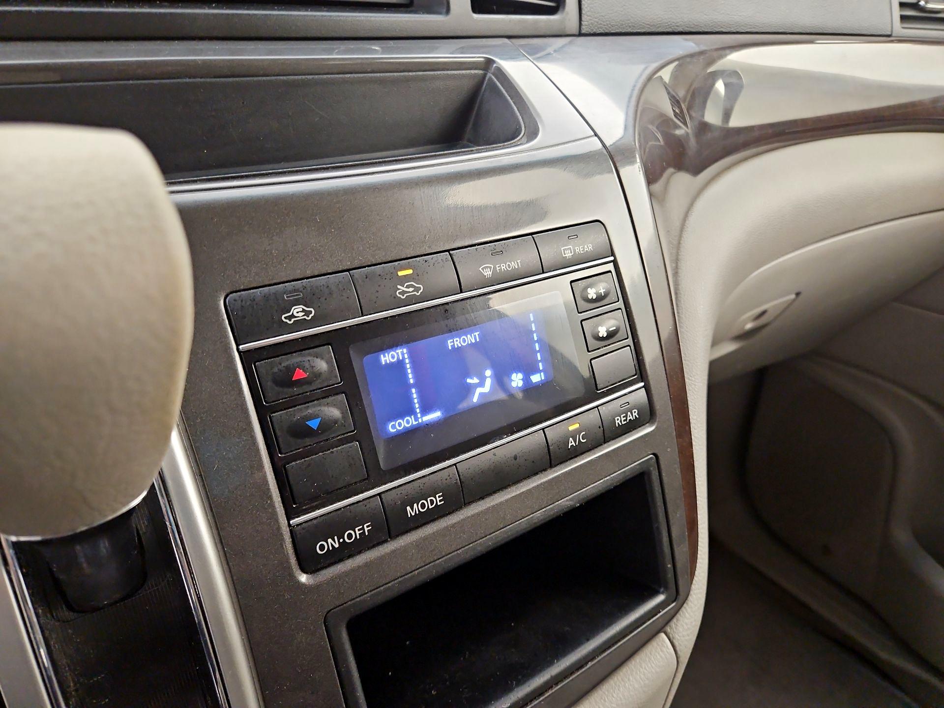 Thumbnail: 2016 Nissan Quest - 15