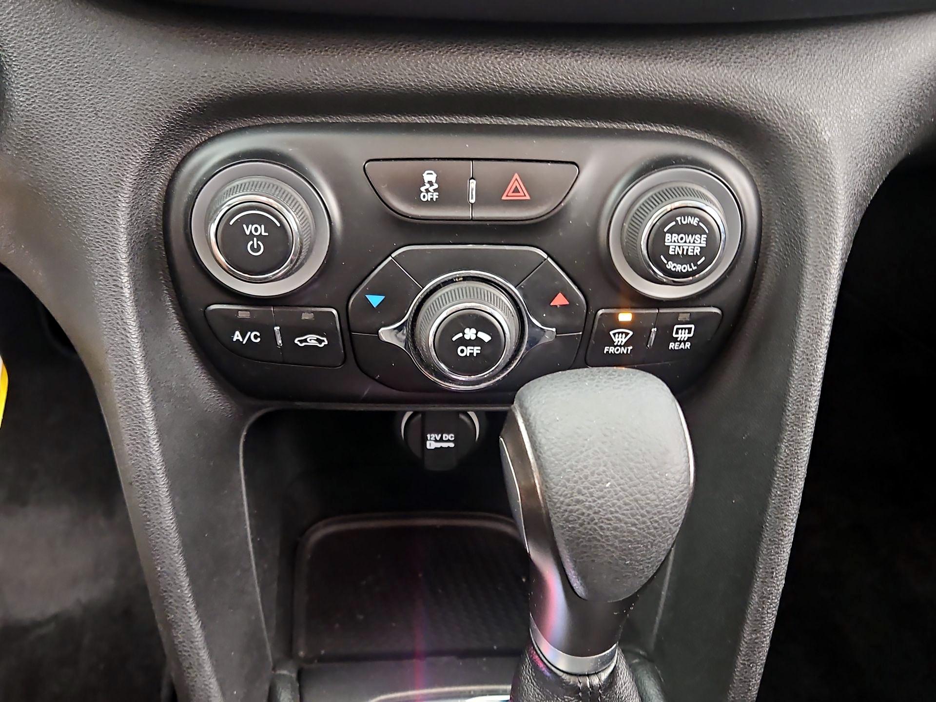 Thumbnail: 2015 Dodge Dart - 16