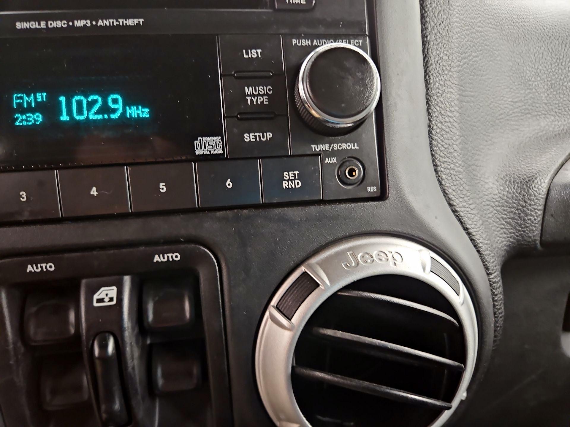 Thumbnail: 2016 Jeep Wrangler - 16