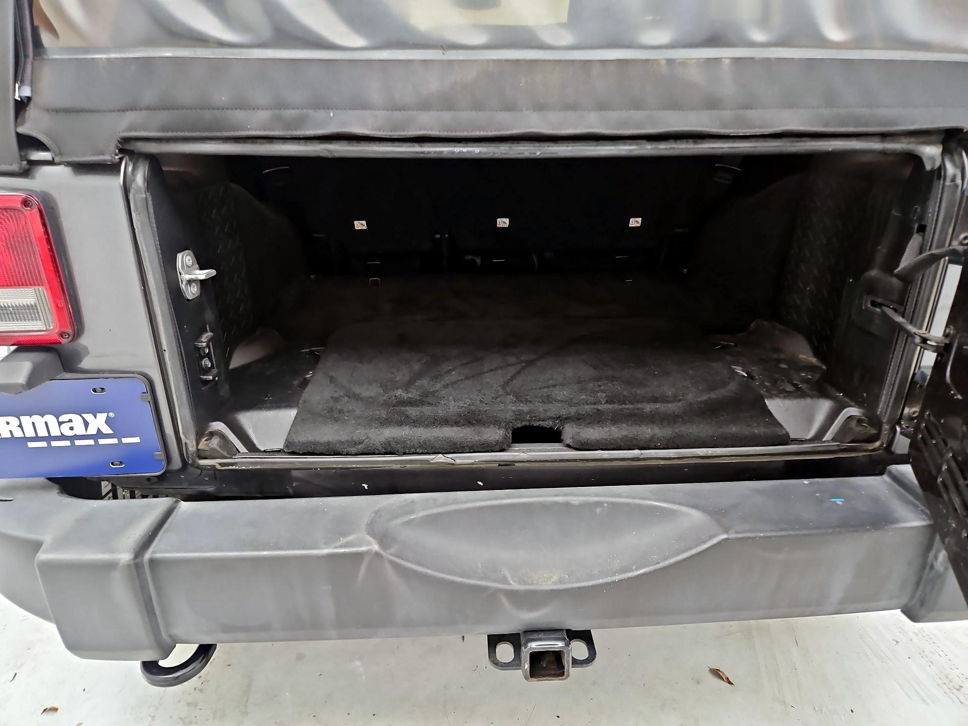 Thumbnail: 2016 Jeep Wrangler - 18