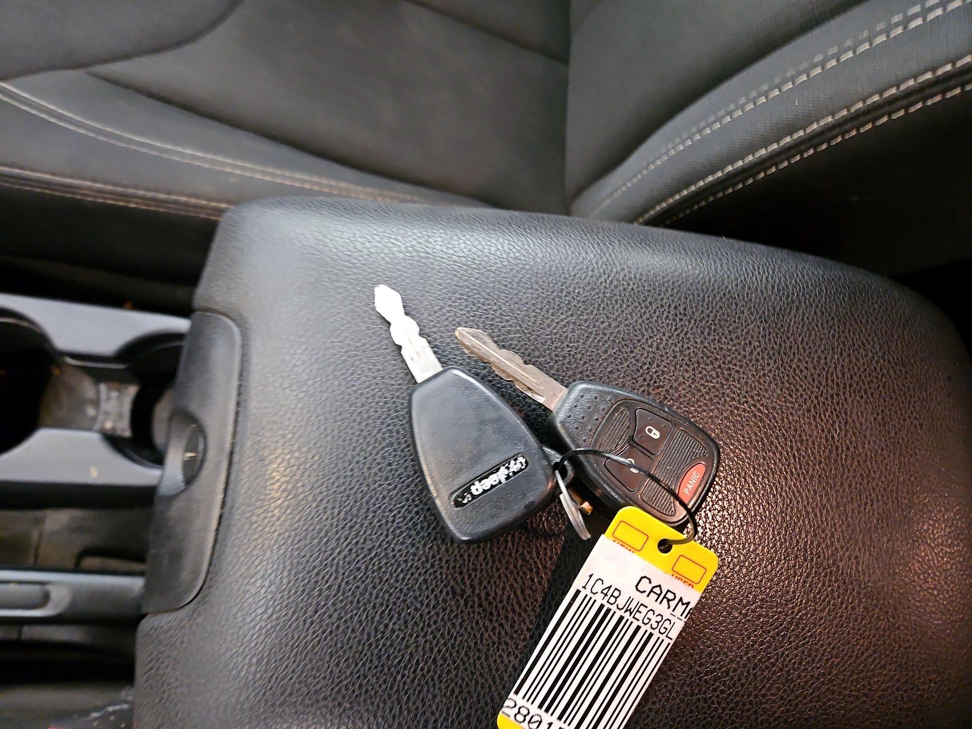 Thumbnail: 2016 Jeep Wrangler - 20