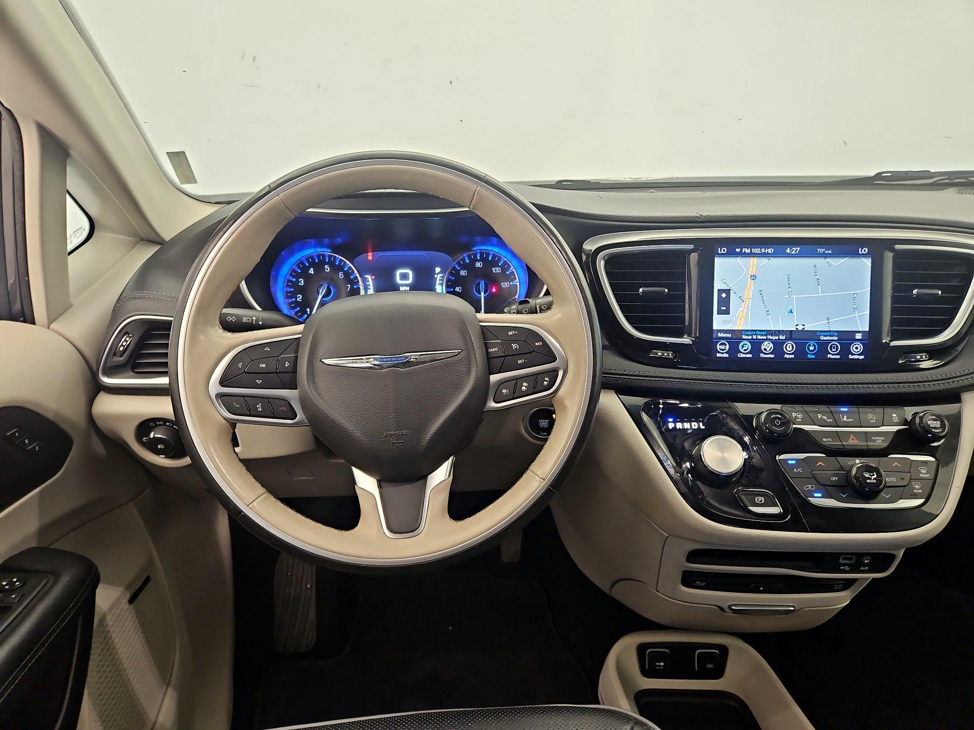 Thumbnail: 2020 Chrysler Pacifica - 10