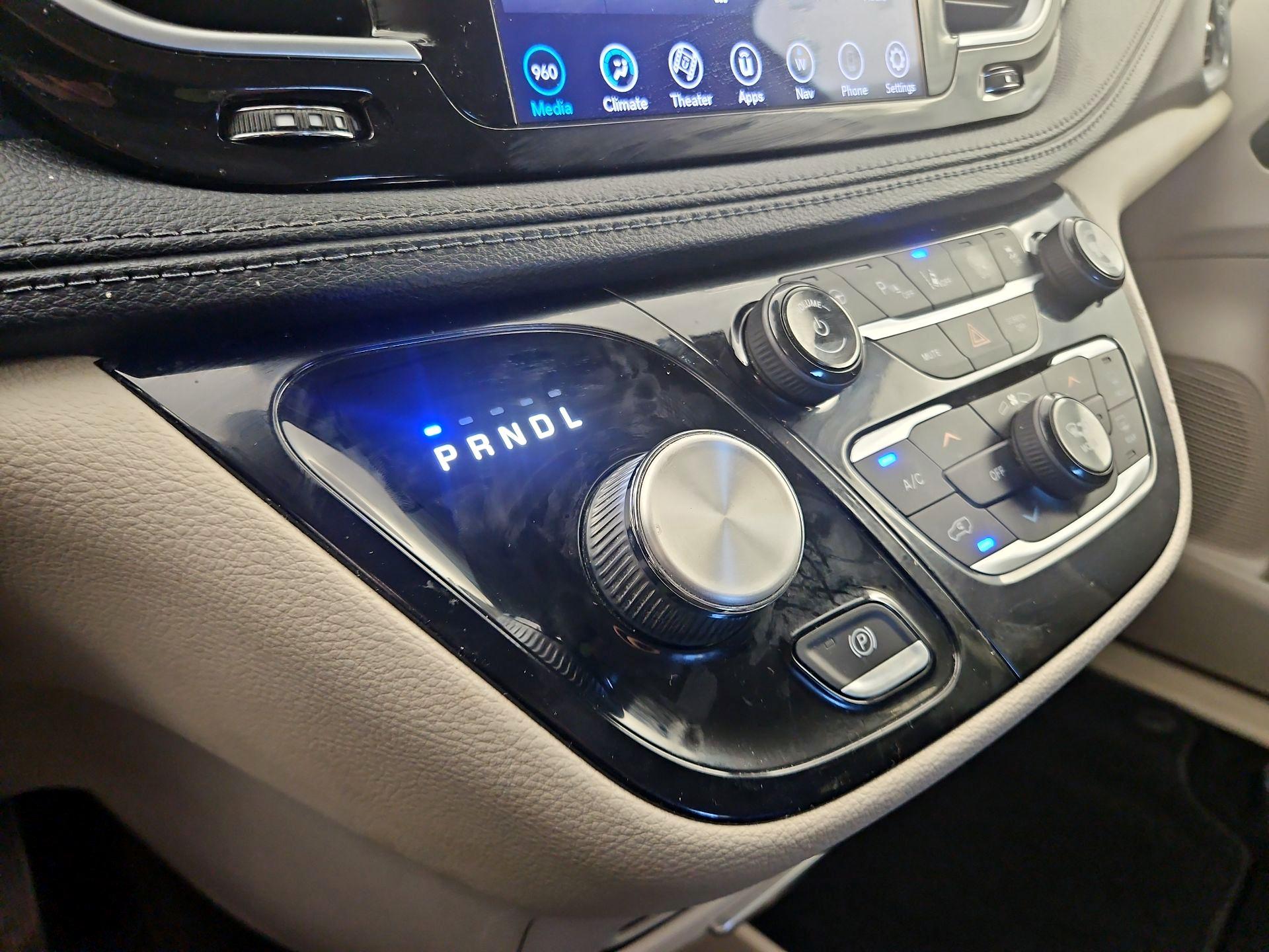 Thumbnail: 2020 Chrysler Pacifica - 18