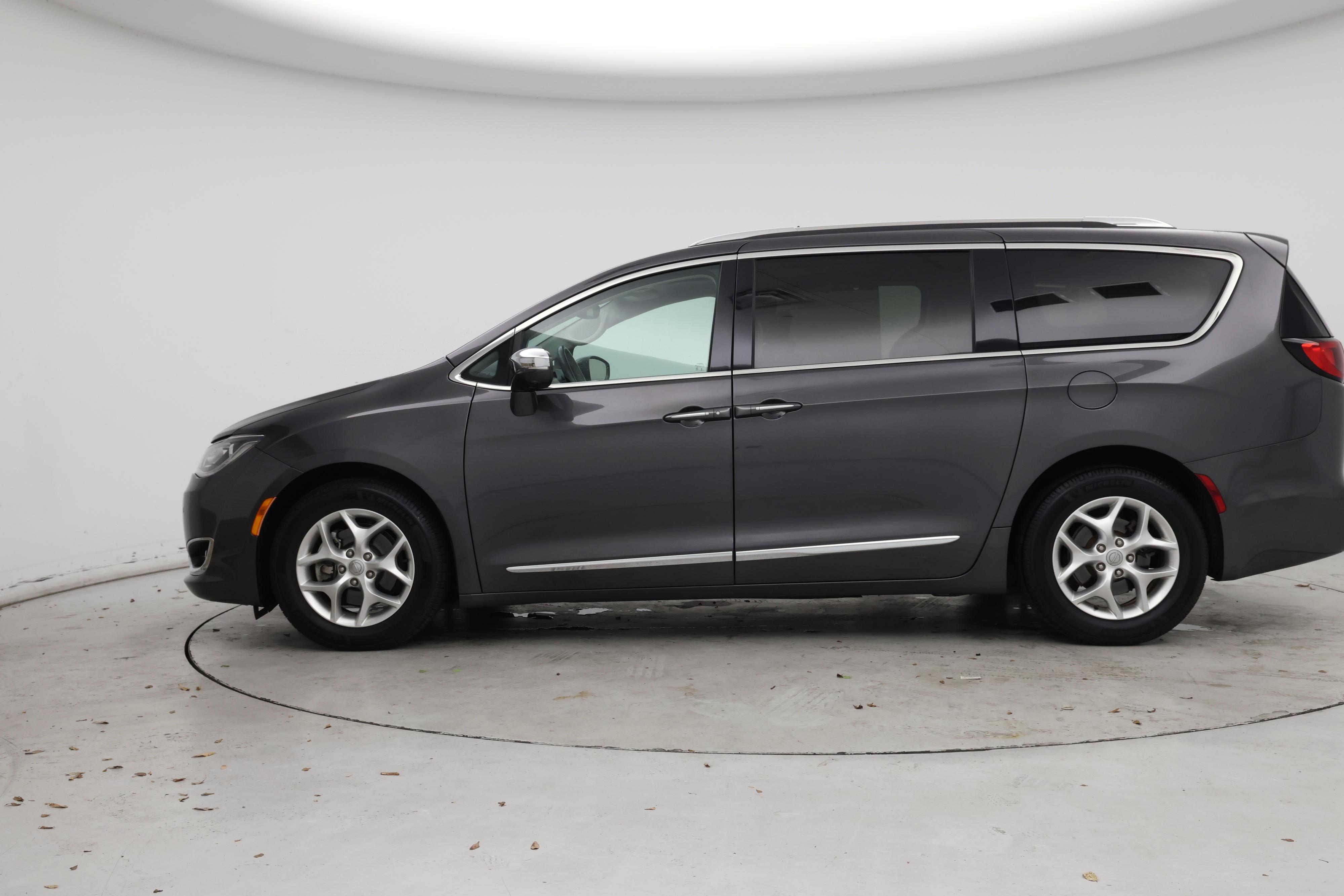 Thumbnail: 2020 Chrysler Pacifica - 3