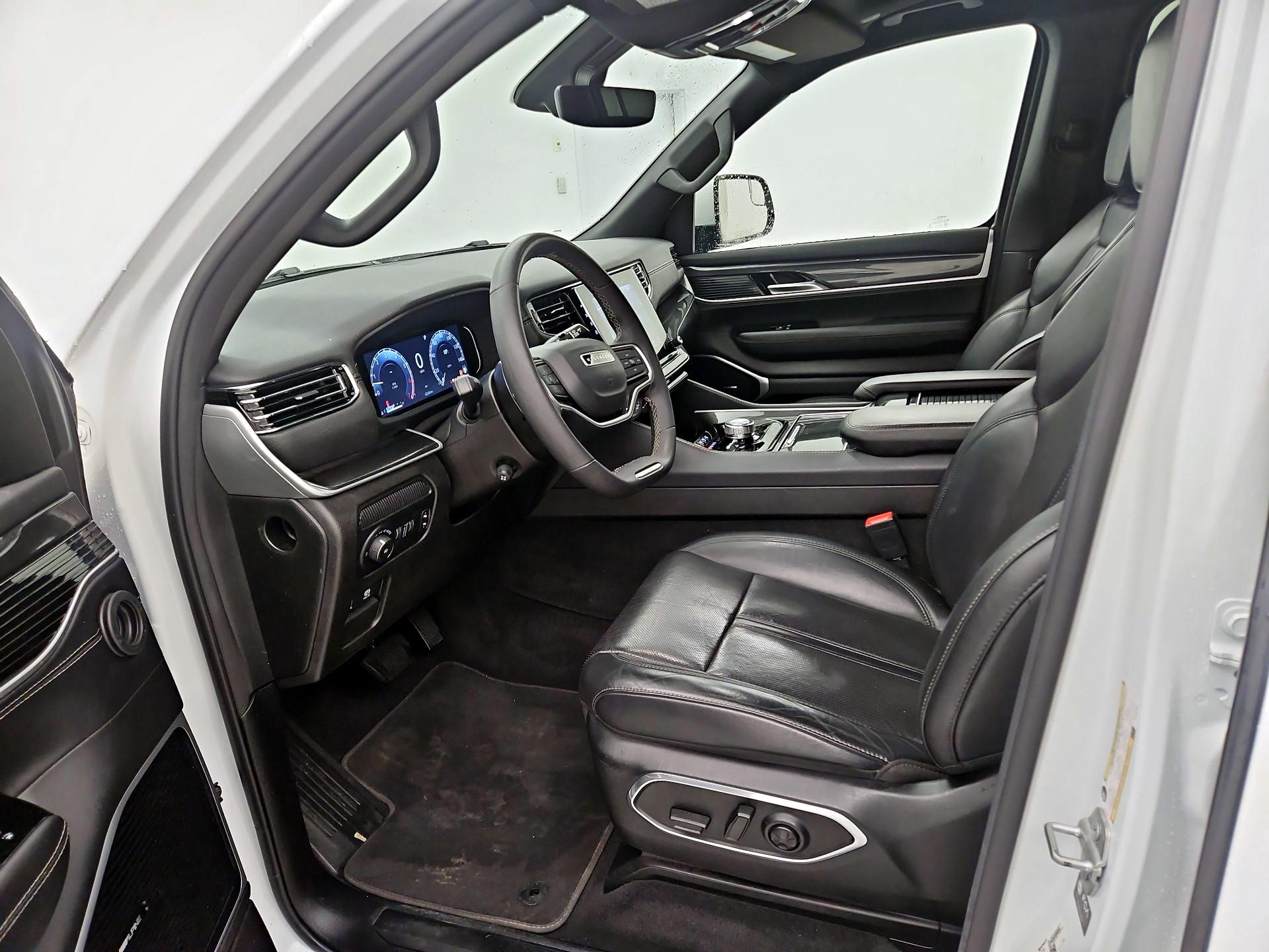 Thumbnail: 2022 Jeep Wagoneer - 11