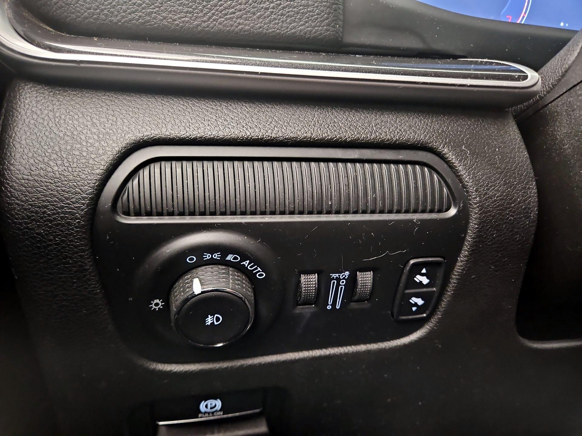 Thumbnail: 2022 Jeep Wagoneer - 13