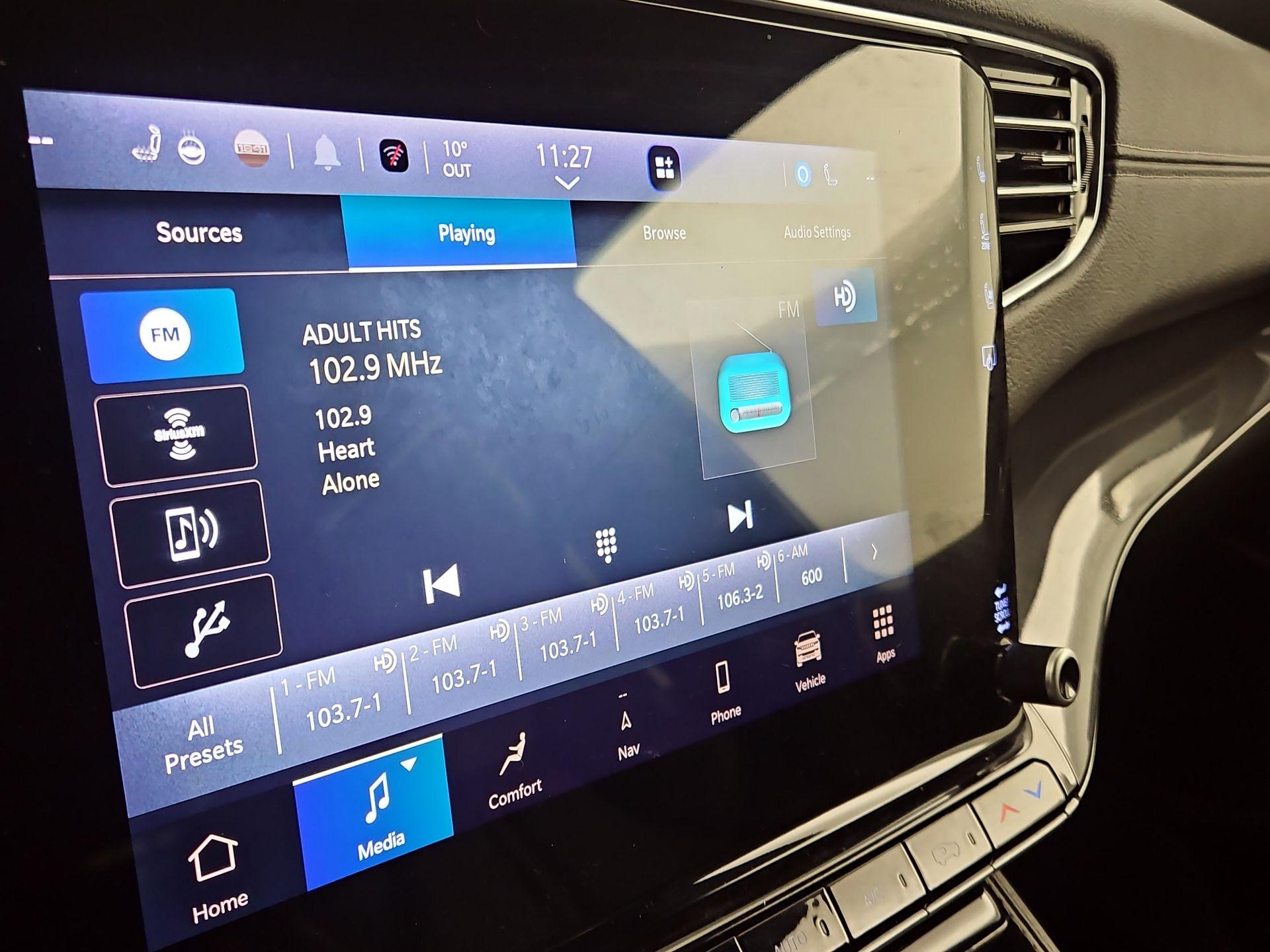 Thumbnail: 2022 Jeep Wagoneer - 16