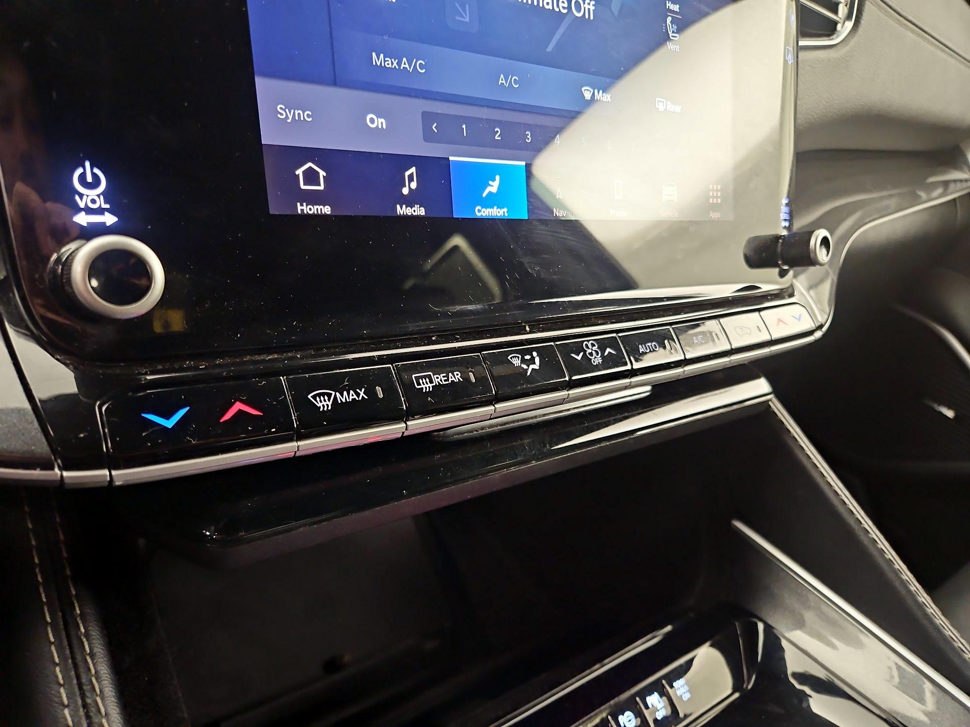 Thumbnail: 2022 Jeep Wagoneer - 17