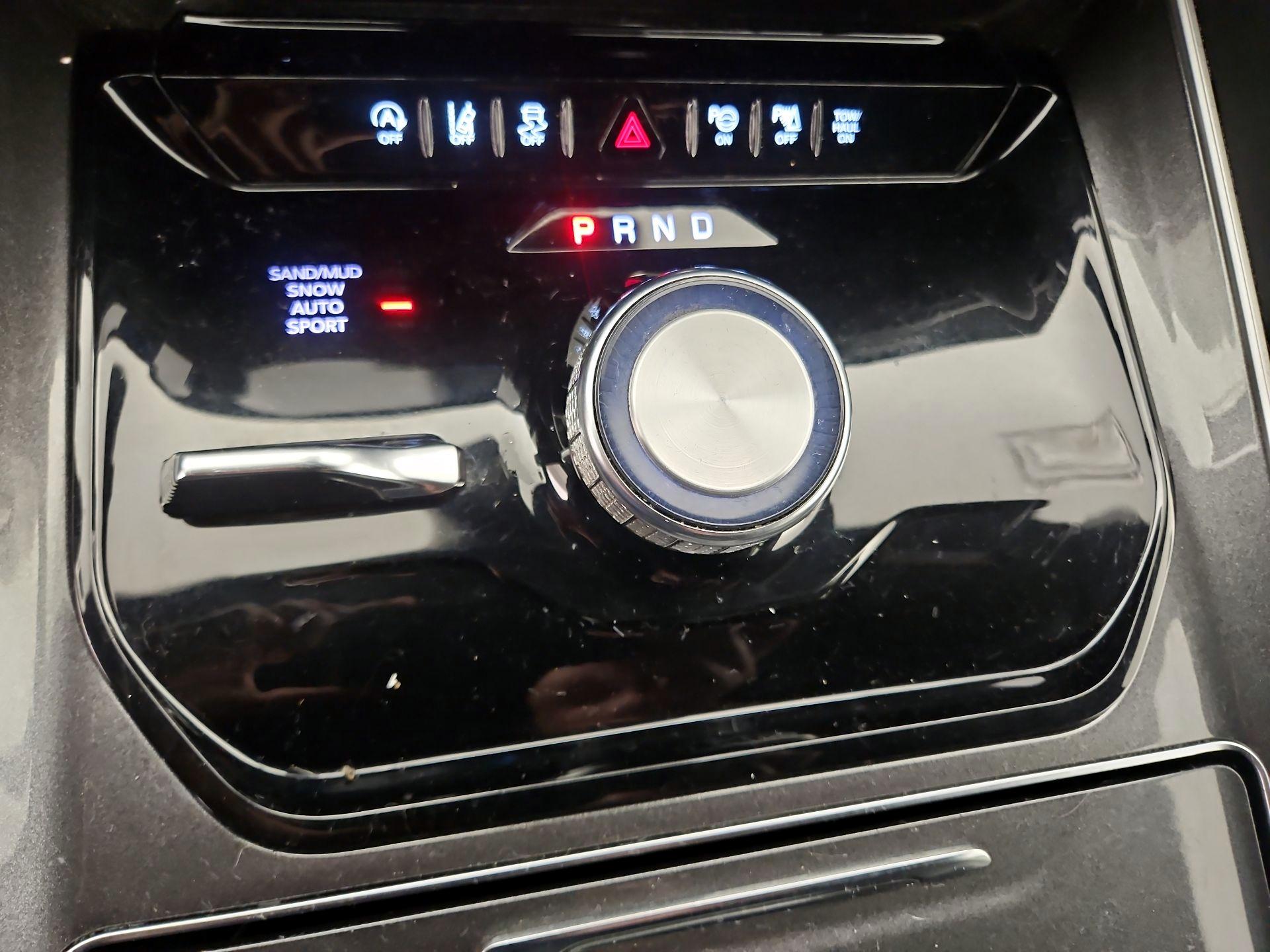 Thumbnail: 2022 Jeep Wagoneer - 18