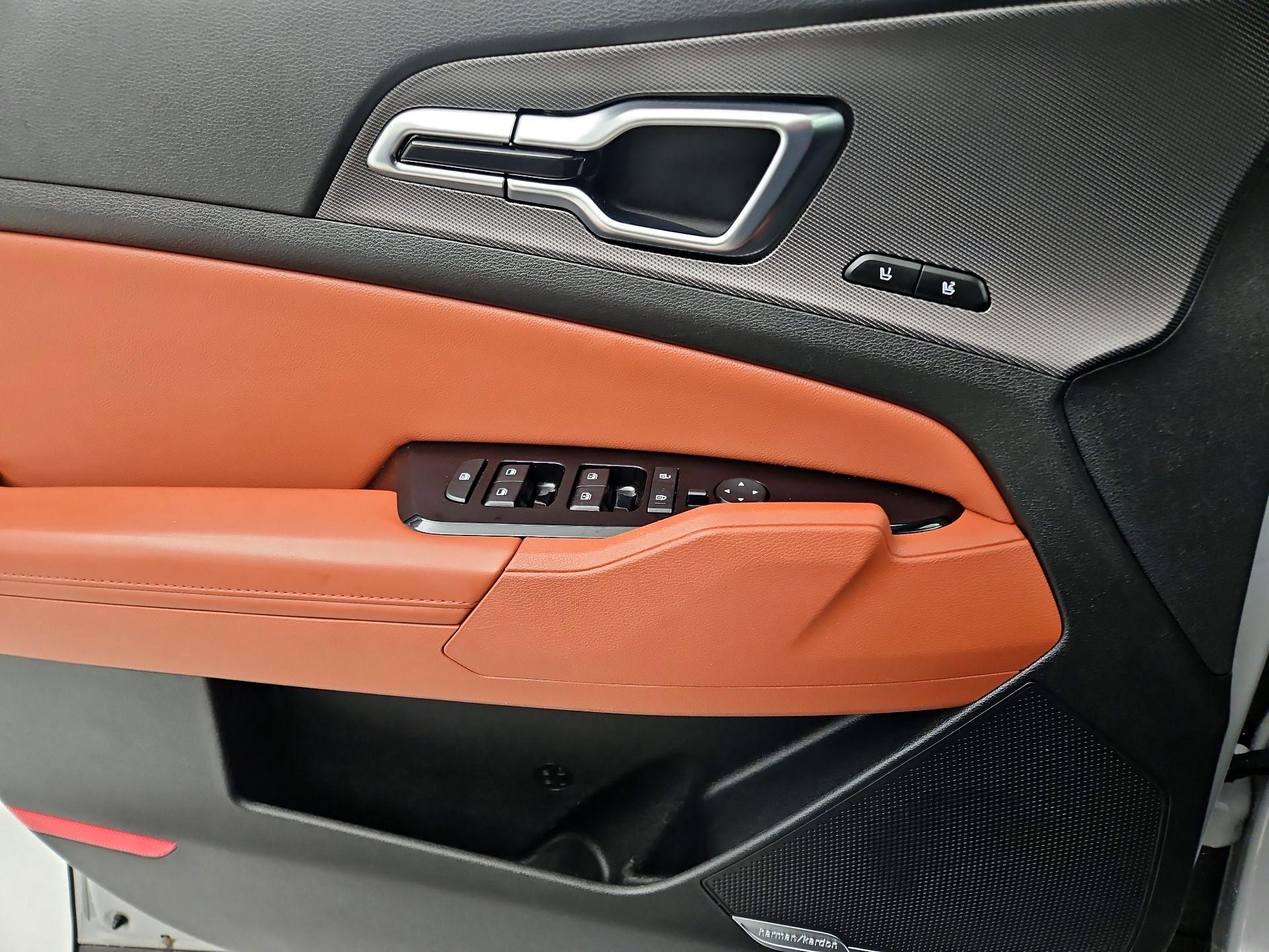 Thumbnail: 2023 Kia Sportage - 12