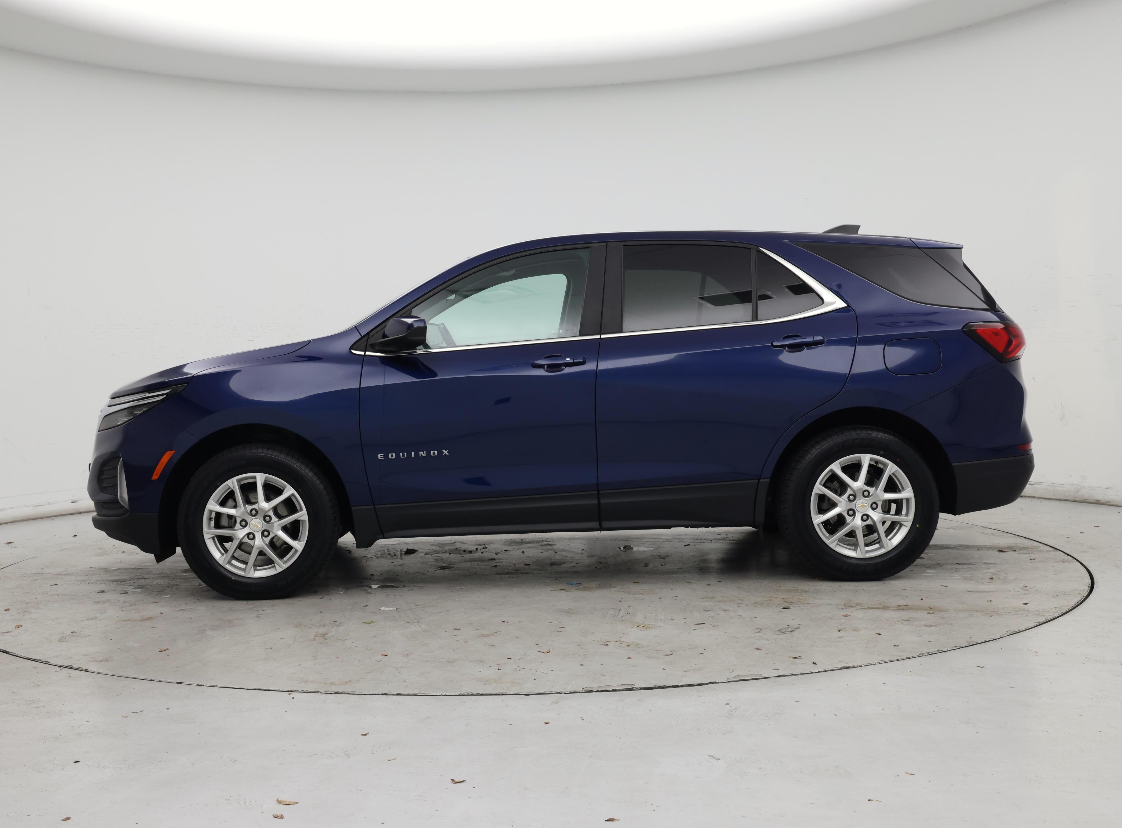 Thumbnail: 2022 Chevrolet Equinox - 3