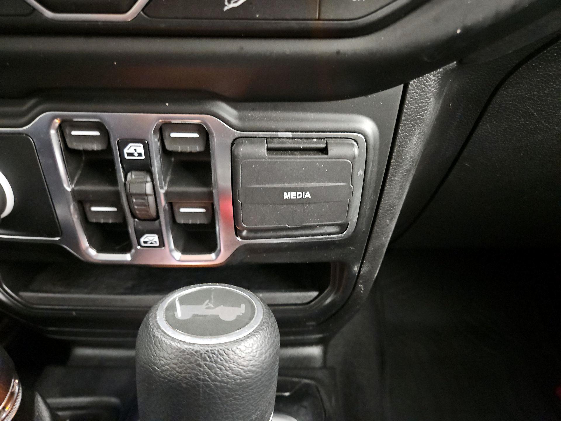 Thumbnail: 2021 Jeep Wrangler - 18