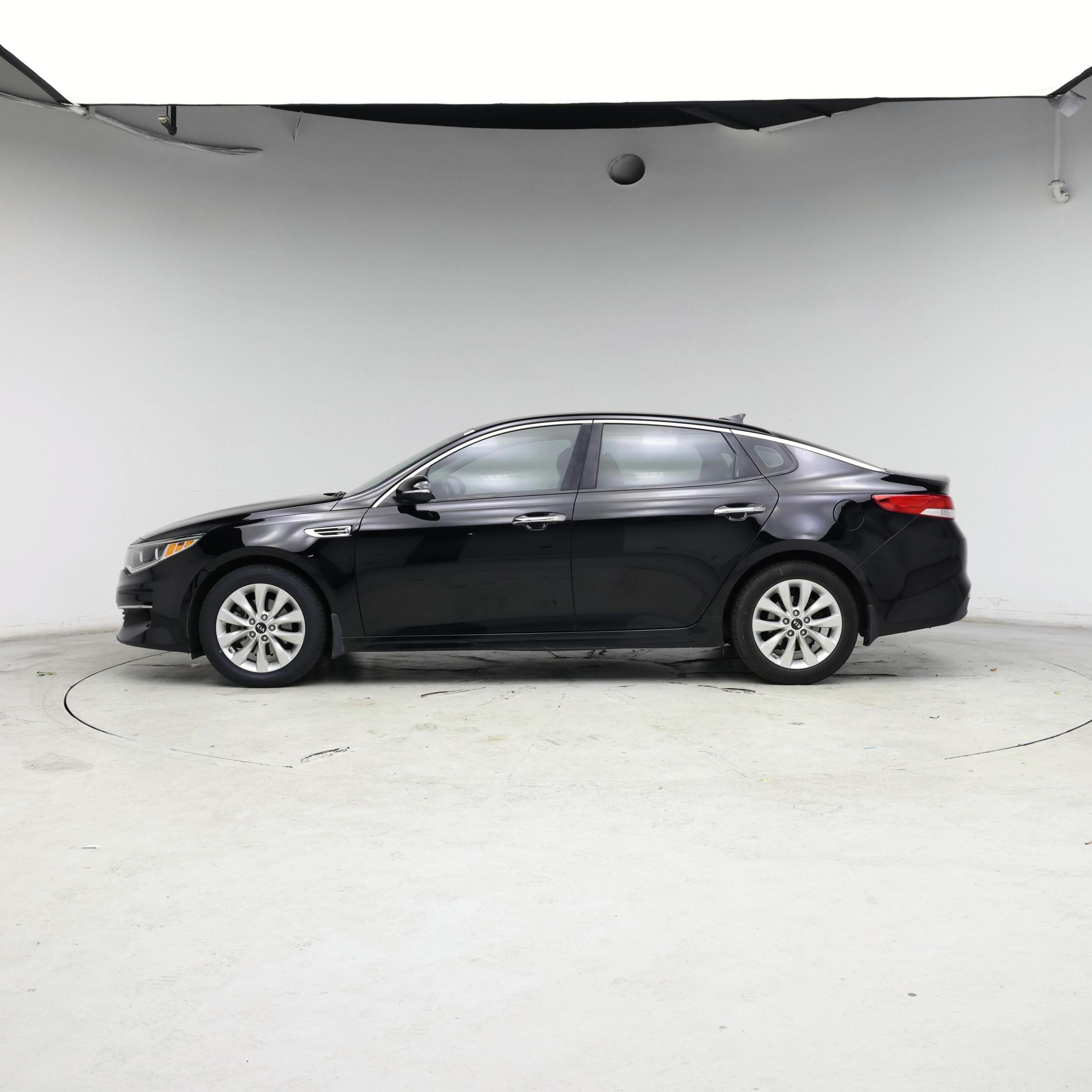 Thumbnail: 2016 Kia Optima - 3