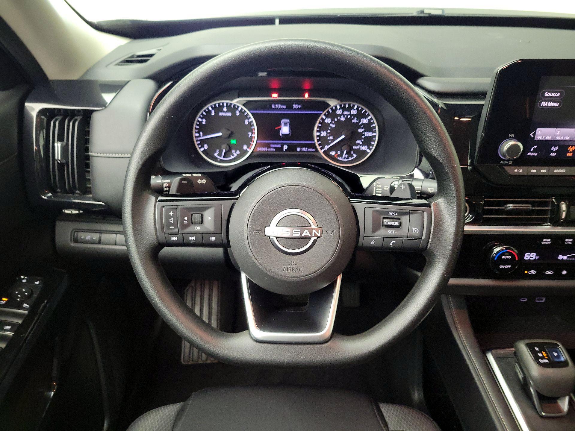 Thumbnail: 2022 Nissan Pathfinder - 10