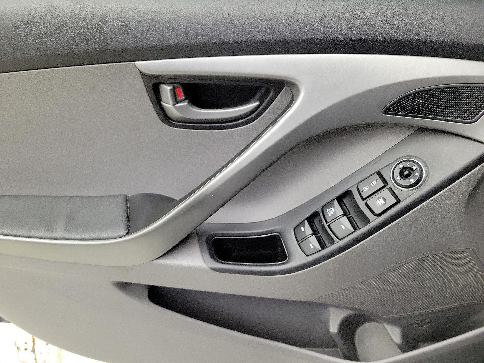 Thumbnail: 2015 Hyundai Elantra - 12