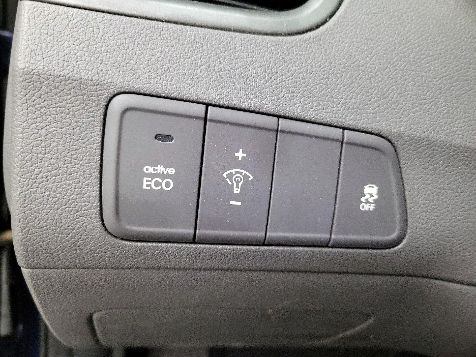 Thumbnail: 2015 Hyundai Elantra - 13