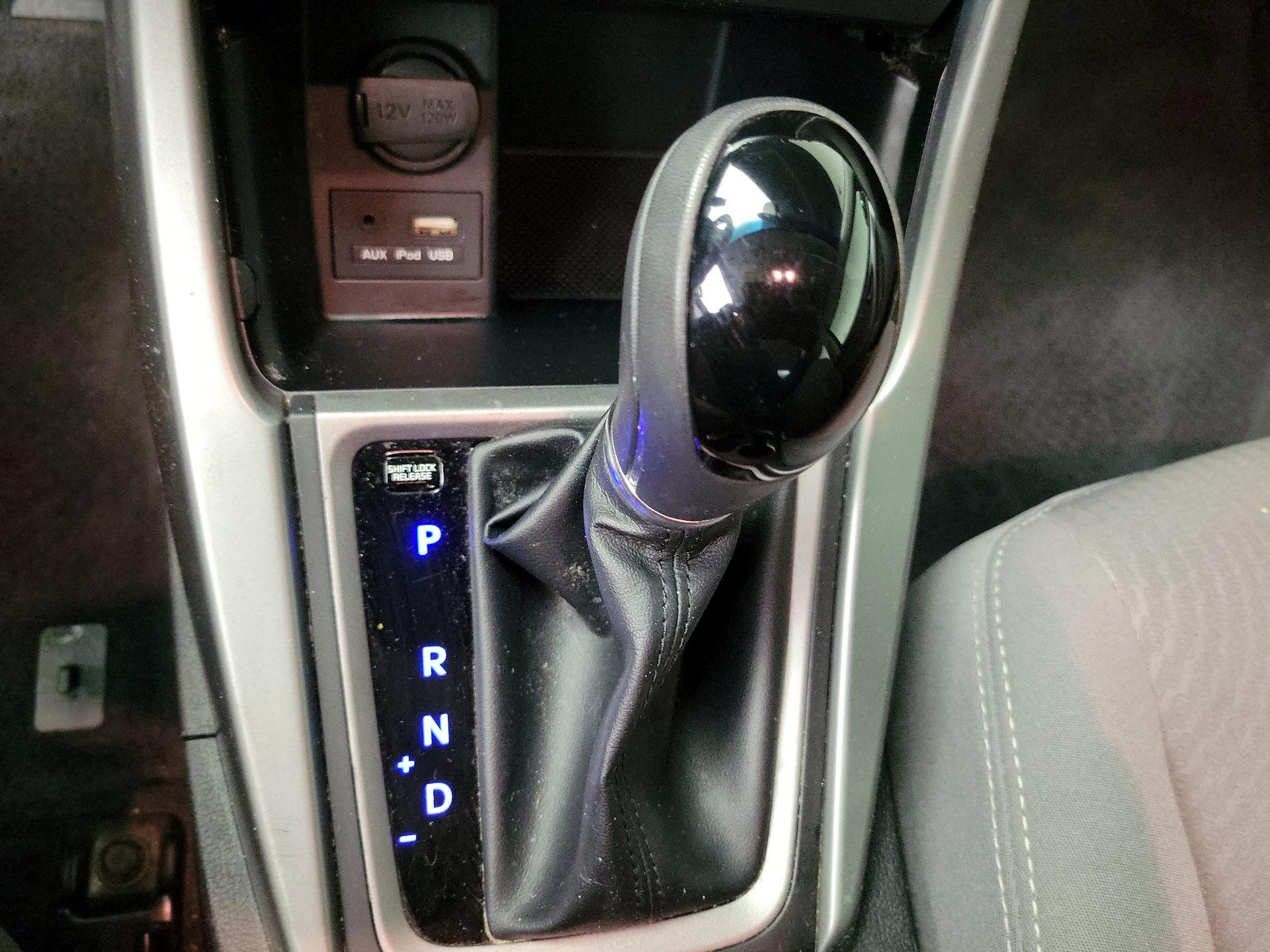 Thumbnail: 2015 Hyundai Elantra - 16