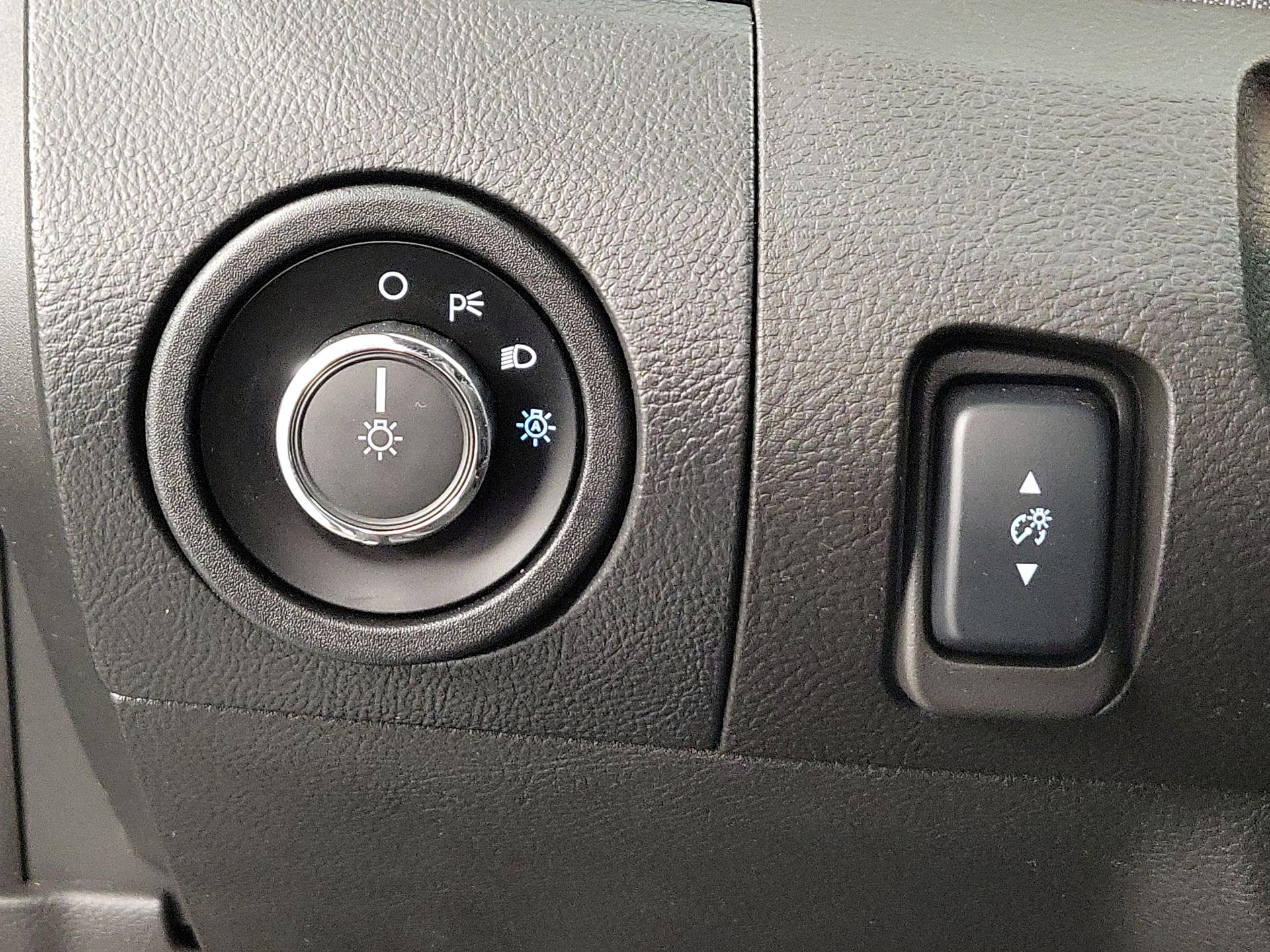 Thumbnail: 2015 Ford Taurus - 13