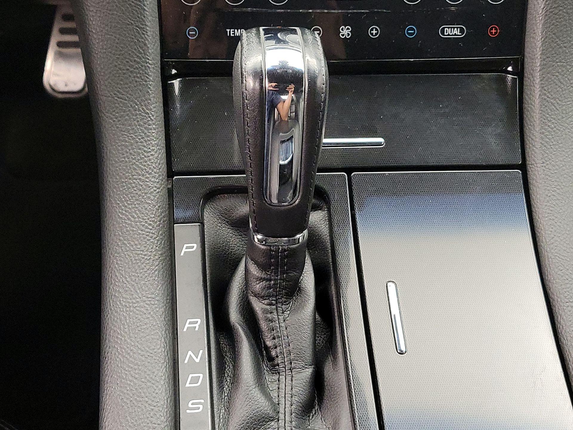 Thumbnail: 2015 Ford Taurus - 18