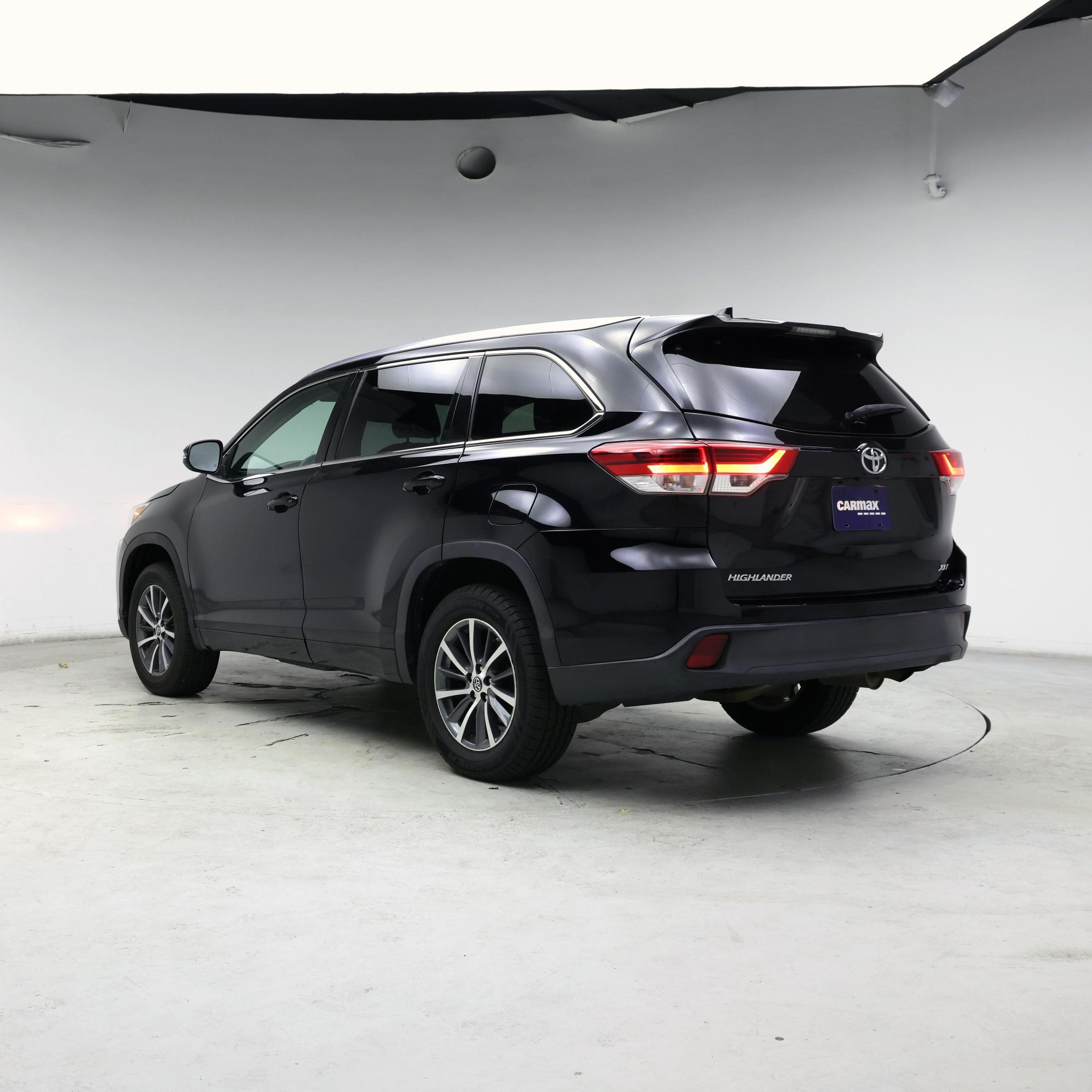Thumbnail: 2018 Toyota Highlander - 2